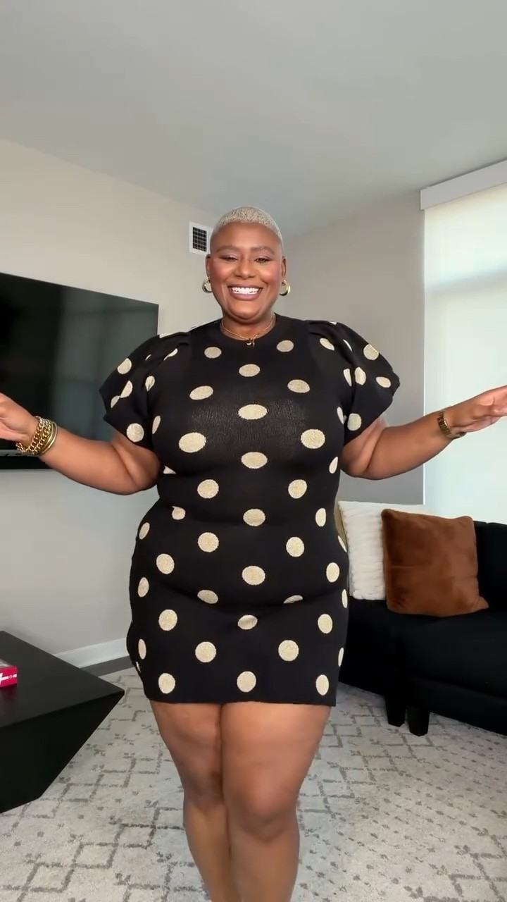 Statement sleeve me please!! Nothing makes me fall in love with a clothing piece more than razzle dazzle on the sleeve. And it’s affordable?!! I’m about to “get it in another colorrrrr” 🎵🎶🎤

@walmart @walmartcreator @walmartstyle