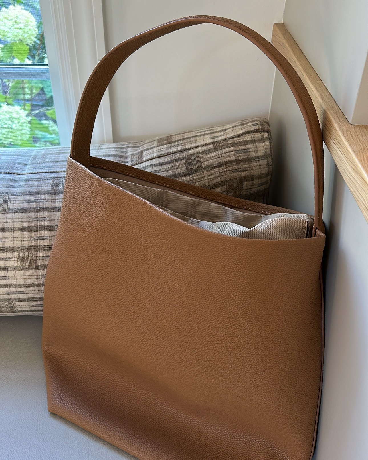 pleasantly surprised by this Amazon bucket bag that arrived ahead of time and quality is really good! swipe for scale. 

#LTKItBag #LTKFindsUnder100