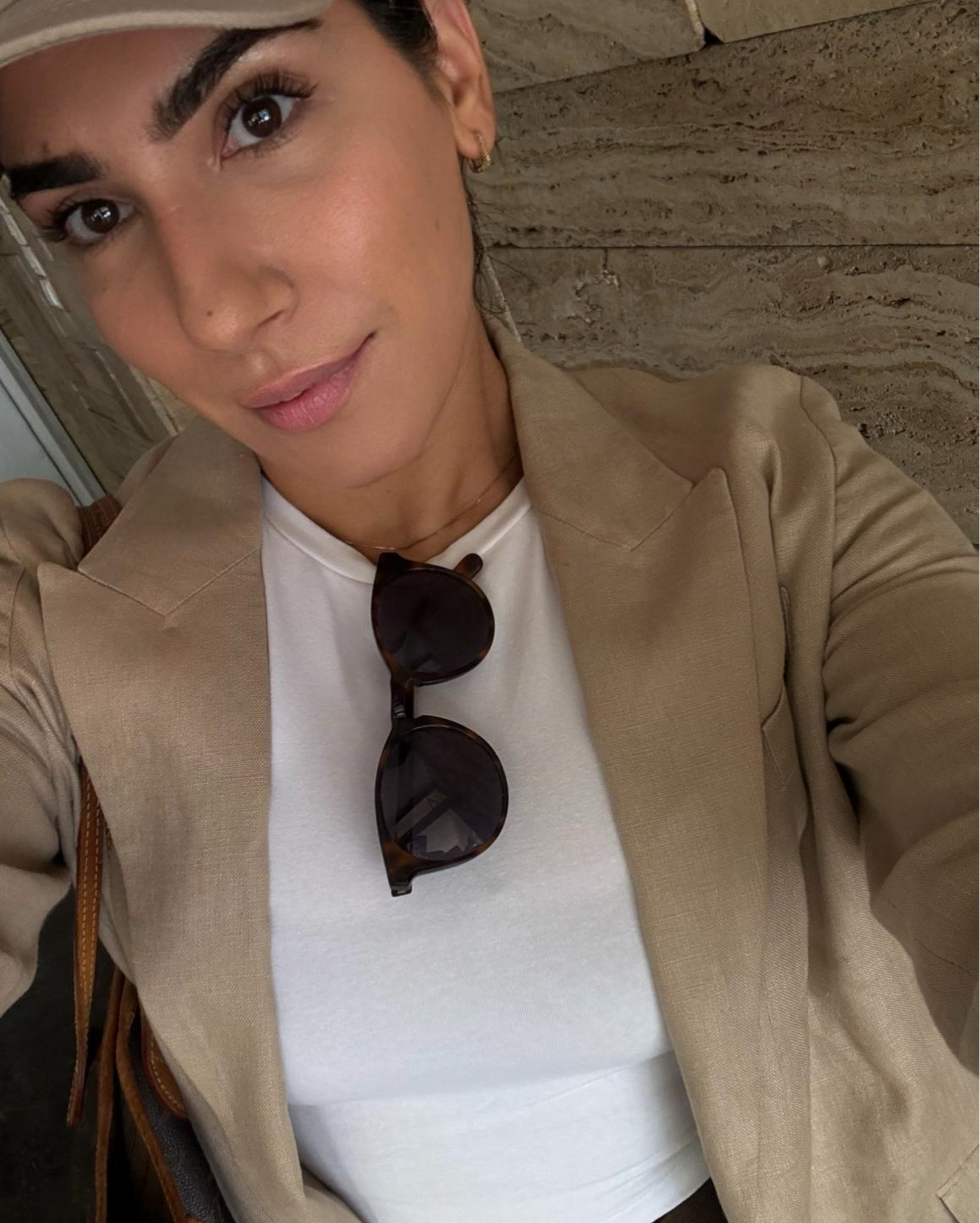 Sporty and chic 👟 
For coffee dates and Pilates 

#sportylook #casual #casuallook #leggings #baseballcap #whitetshirt #blazer #linenblazer #sportsbra #sunglasses 

#LTKfitness #LTKeurope #LTKautumn