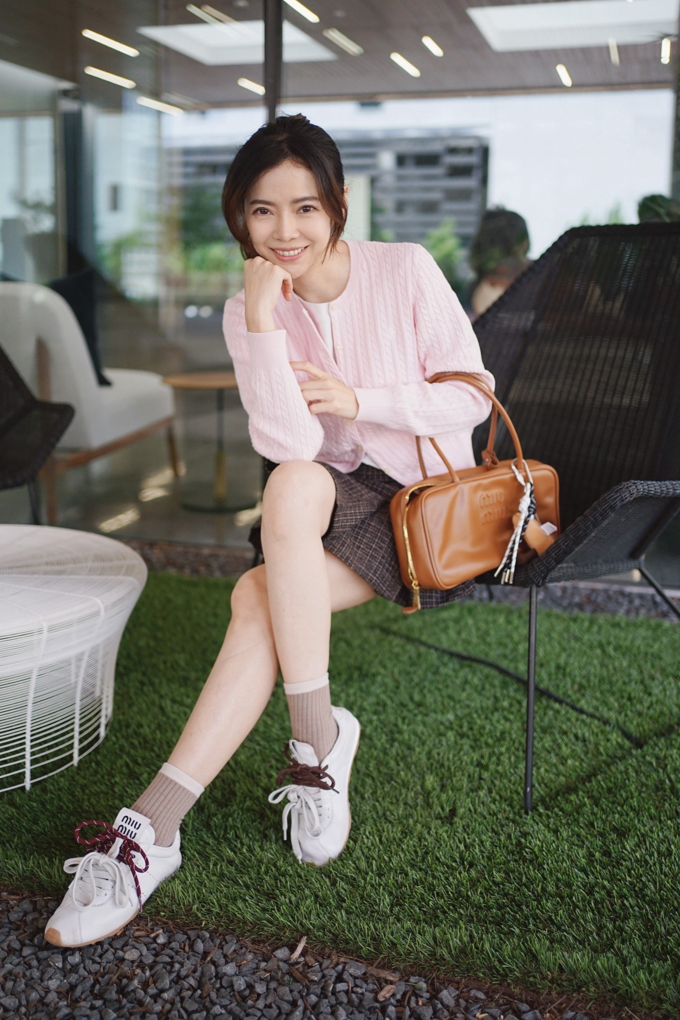 最近最愛的 Miu Miu 組合：Beau + Plume ! 非常好搭配的單品。
輕鬆就可以穿出年輕感。
#Saks #SaksPartner @Saks

#LTKbag #LTKshoes #LTKstyletip