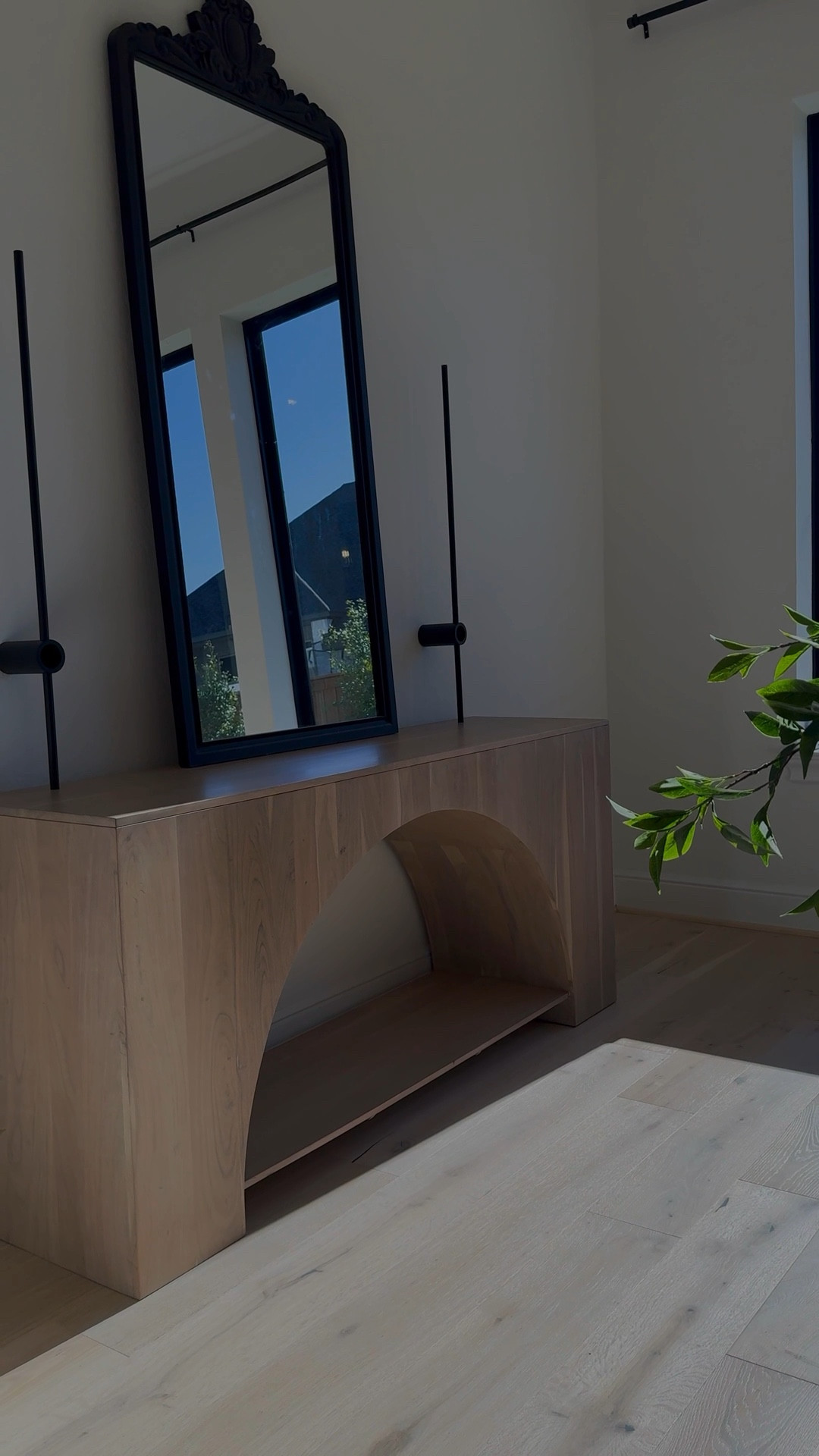 Wanted to share with you this STUNNING console I found! I mean take a look! Still trying to figure out exactly how to style it but it’s a KEEPER! ☺️

Shop below! 🫶🏽


#LTKStyleTip #LTKSaleAlert #LTKHome