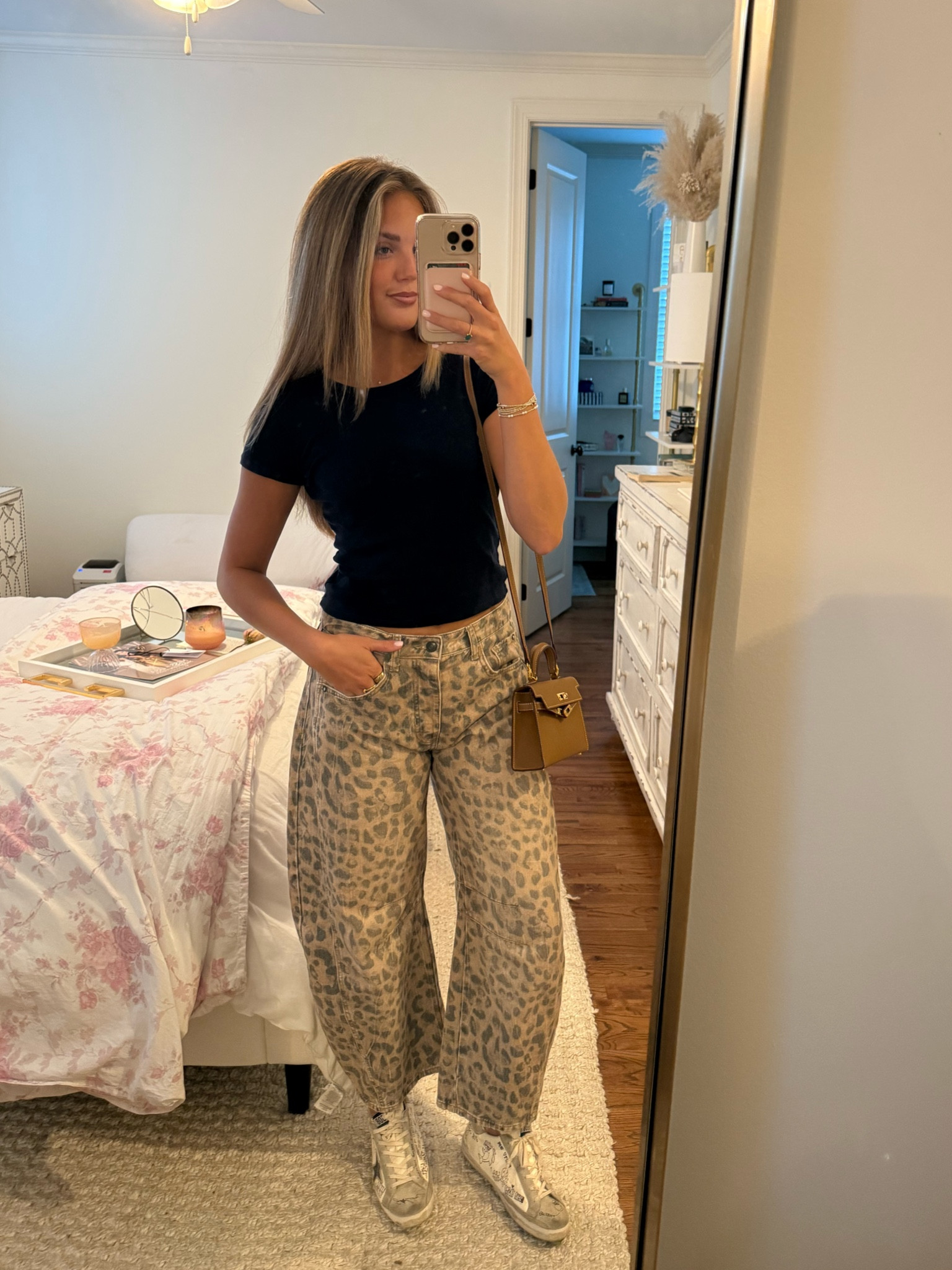 If you know me you know I’m constantly in my Barrel jeans. Obsessed with the new Brown Sugar combo 

#LTKParties #LTKSeasonal #LTKHoliday