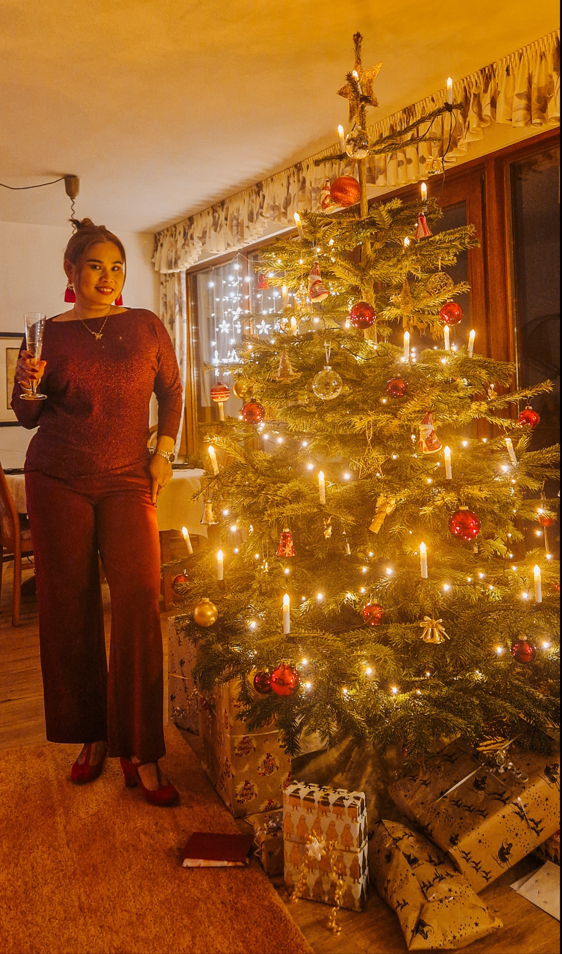 My Christmas evening look with glitter blouse & Bordeaux pant from Zero. Merry Christmas everyone.🎅🎄🌟❤️

#LTKdeutschland #LTKeurope #LTKfestive