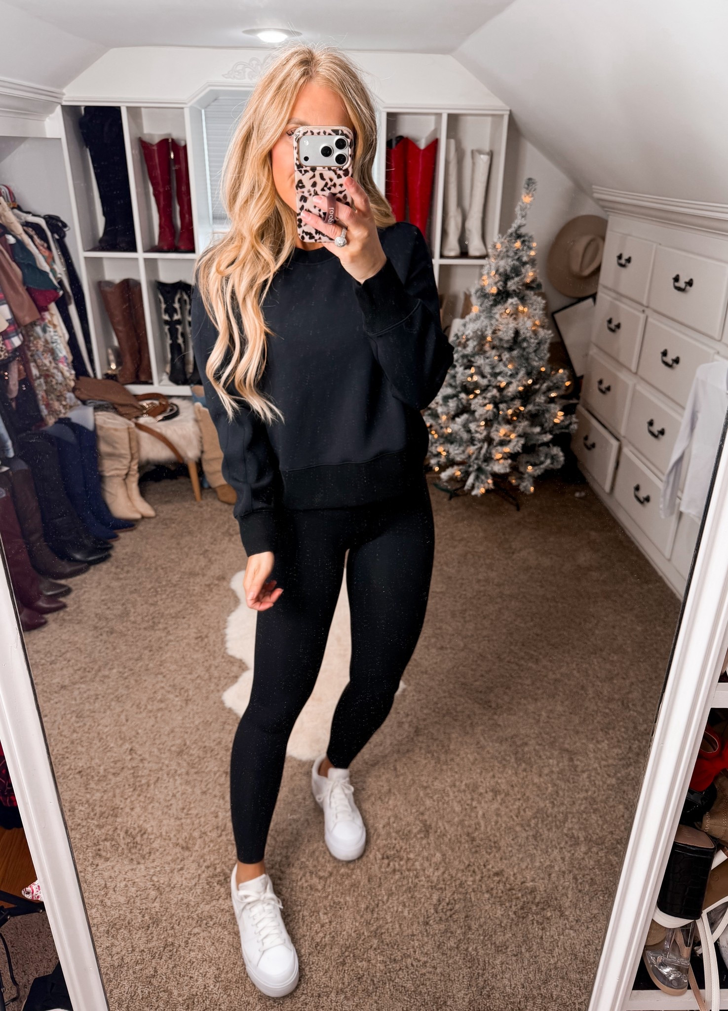 #spanxpartner @spanx

Use code SAHLENXSPANX for 15% off first order & free shipping
