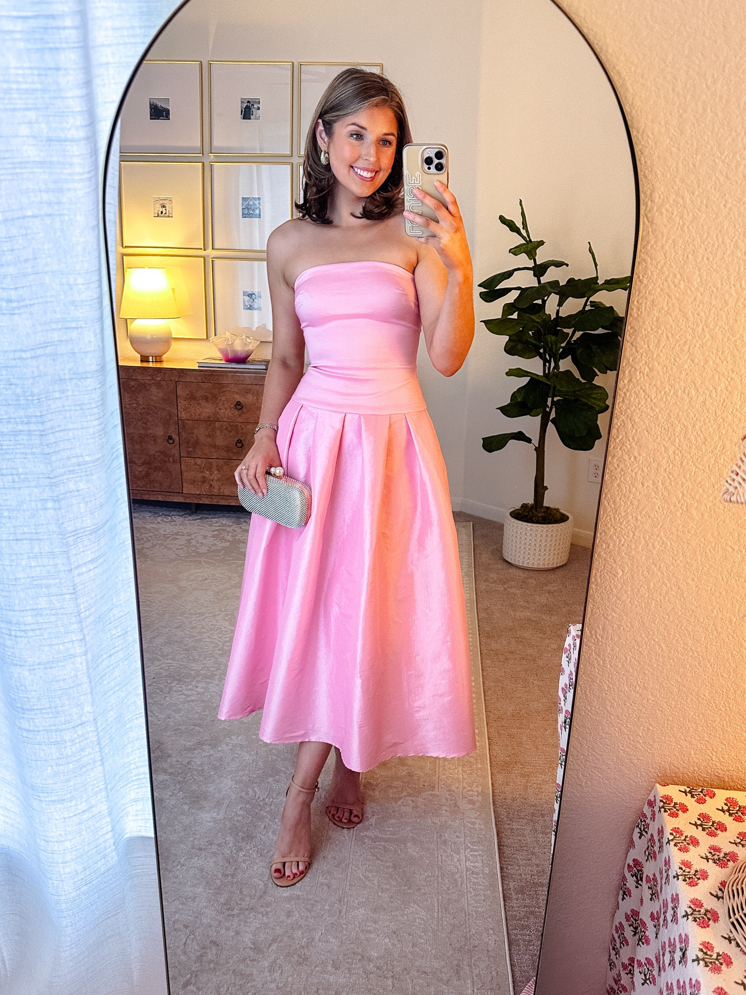 Wedding guest dress for spring! Wearing an XS.

Wedding guest dress // pink midi dress 

#LTKWedding #LTKStyleTip