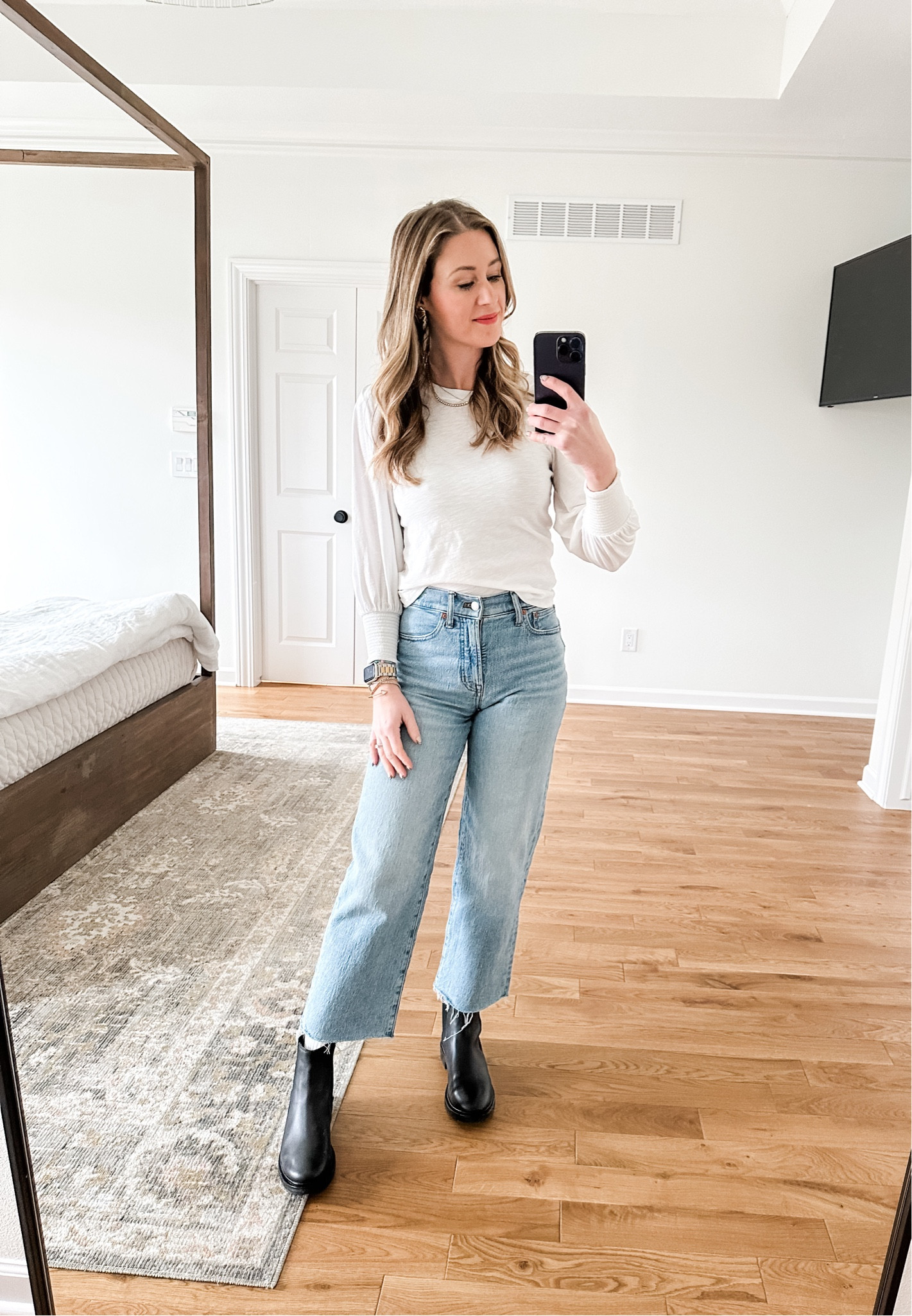 Wide leg denim and a basic tee with a little flair 👏🏼also finally snagged some Chelsea boots and they’re on sale! Finally getting into some of these trends. Takes me a while sometimes...

#LTKsalealert #LTKSeasonal #LTKfindsunder100