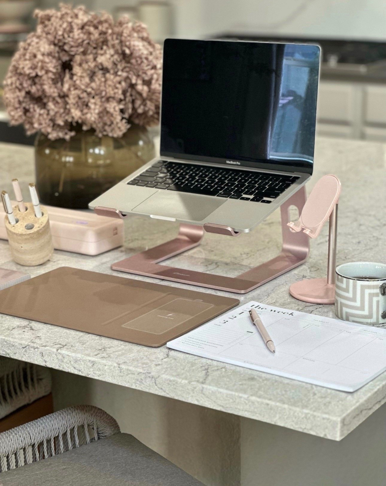 Amazon home office anywhere supplies!  Great for coffee shops too!!

Office | computer | pens | aesthetic | note pads | notebook | writing | beige | pink | amazon finds 


#LTKHome #LTKOver40 #LTKdayinmylife
