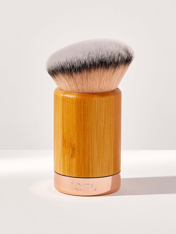 angled blur brush | tarte cosmetics (Global)
