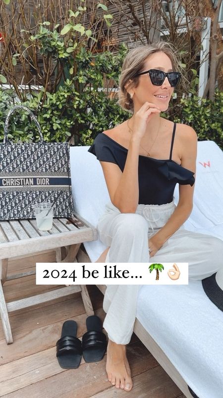 2024 be like.. 🙌🏻🌴 Enjoying our Mimia getaway with the family 
Wearing an elegant resort outfit 


#LTKswim #LTKtravel #LTKover40