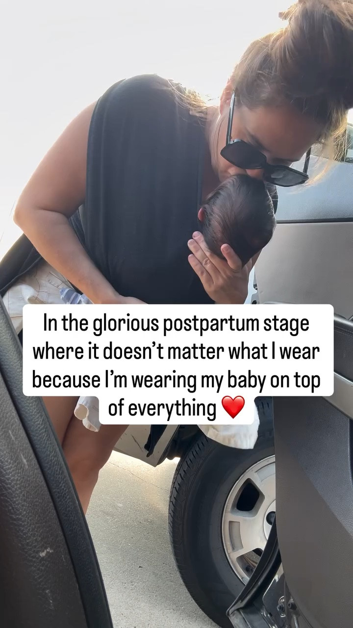 👶🏻 vibes 💃🏻

#postpartum #momof4 #babywearing #newborn #millenialmom

#LTKBaby #LTKmomlife #LTKMidsize
