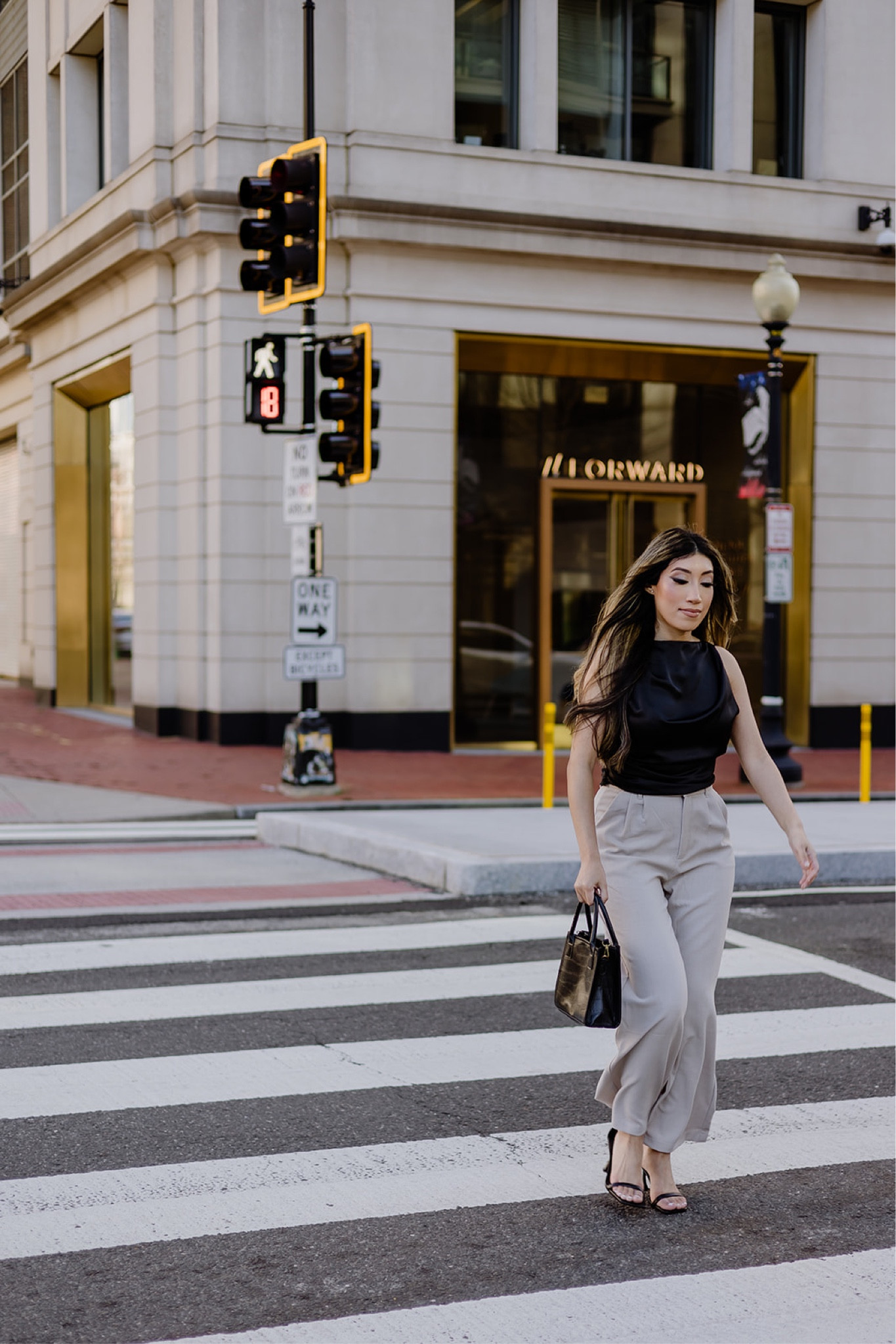 Tailed wide leg pants in beige from Abercrombie, I have included some similar options! 


Work outfit, trousers, spring outfit, neutral outfit 

#LTKsalealert #LTKFind #LTKfit