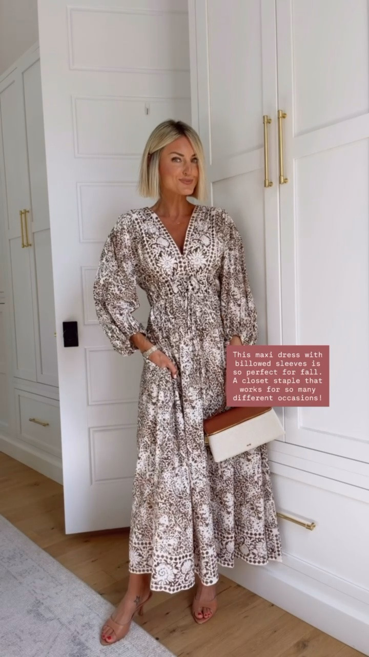 Love this floral @Tuckernuck  long sleeve dress as cooler weather comes along! Such a pretty pattern. Wearing XS #tuckernuckpartner

Loverly grey, Tuckernuck, transitional fall floral dress, women’s fashion, flowy women’s dresses, fall style finds

#LTKSeasonal