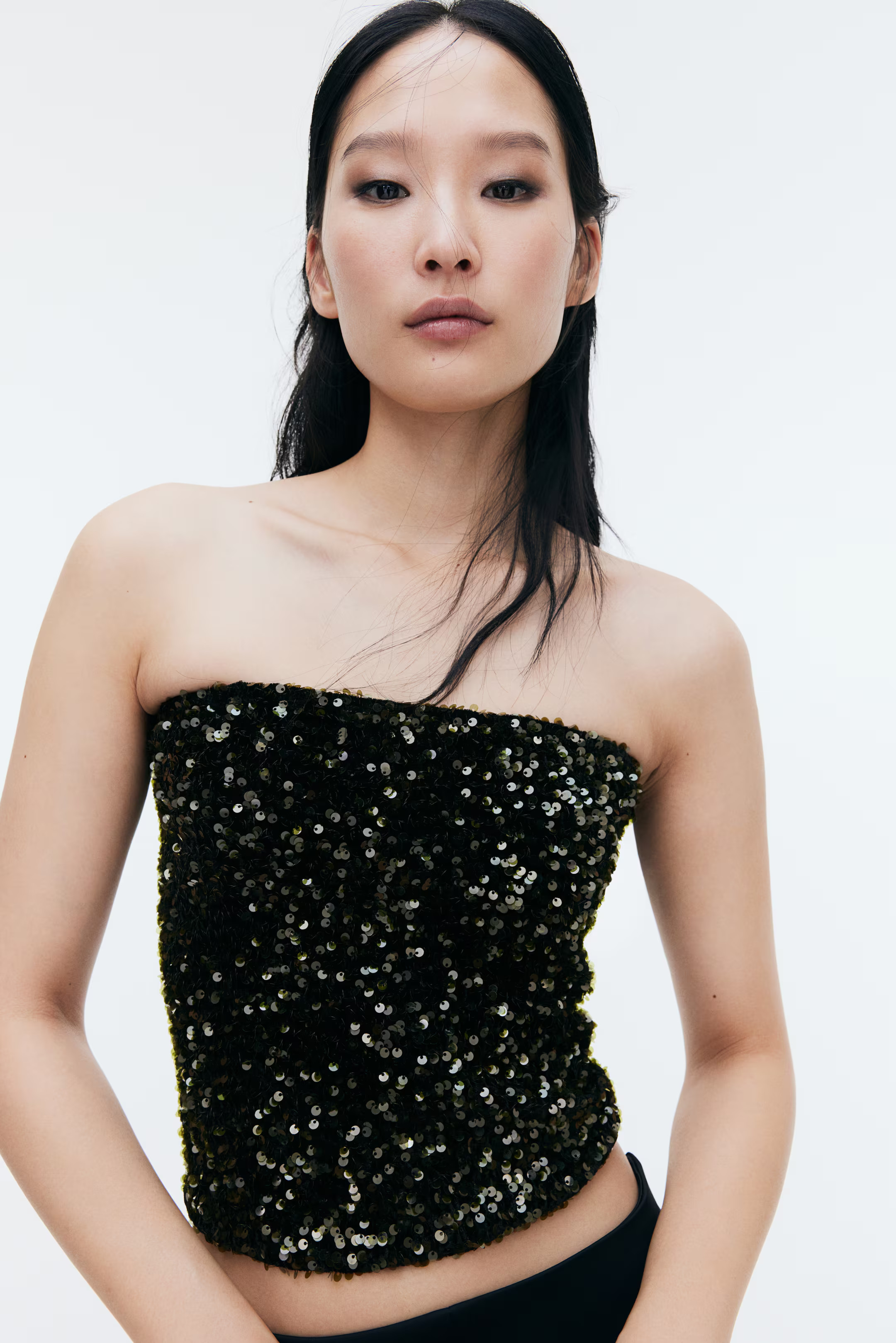 Sequined bandeau top - Dark green - Ladies | H&M GB | H&M (UK, MY, IN, SG, PH, TW, HK)