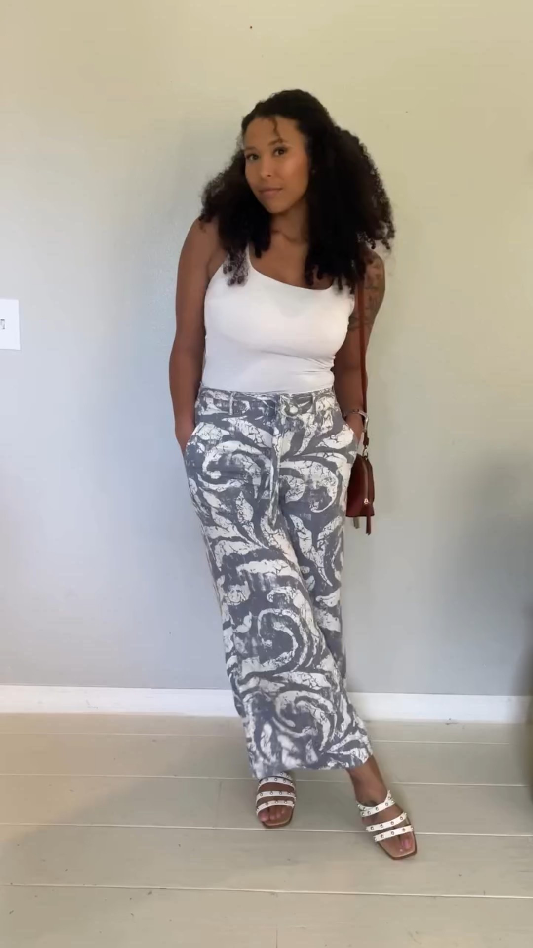 Outfit formula: tank + palazzo pants = classic 

Top & shoes: fashionnova
Pants: TJMaxx

#sarasotacontentcreator #floridacontentcreator #ootd