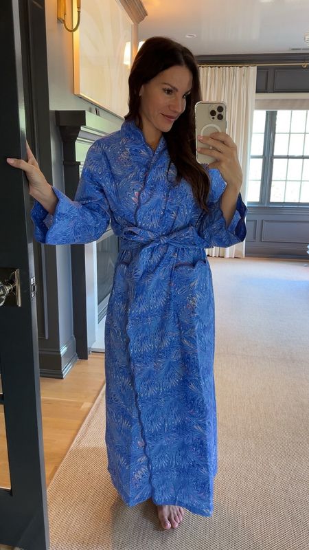 @heidicarey classic robe in blue marble. Light to medium weight, perfect for warmer seasons. I did size small. Mothers Day gift idea


You can buy from the LTK app!

#LTKstyletip #LTKover40 #LTKfamily