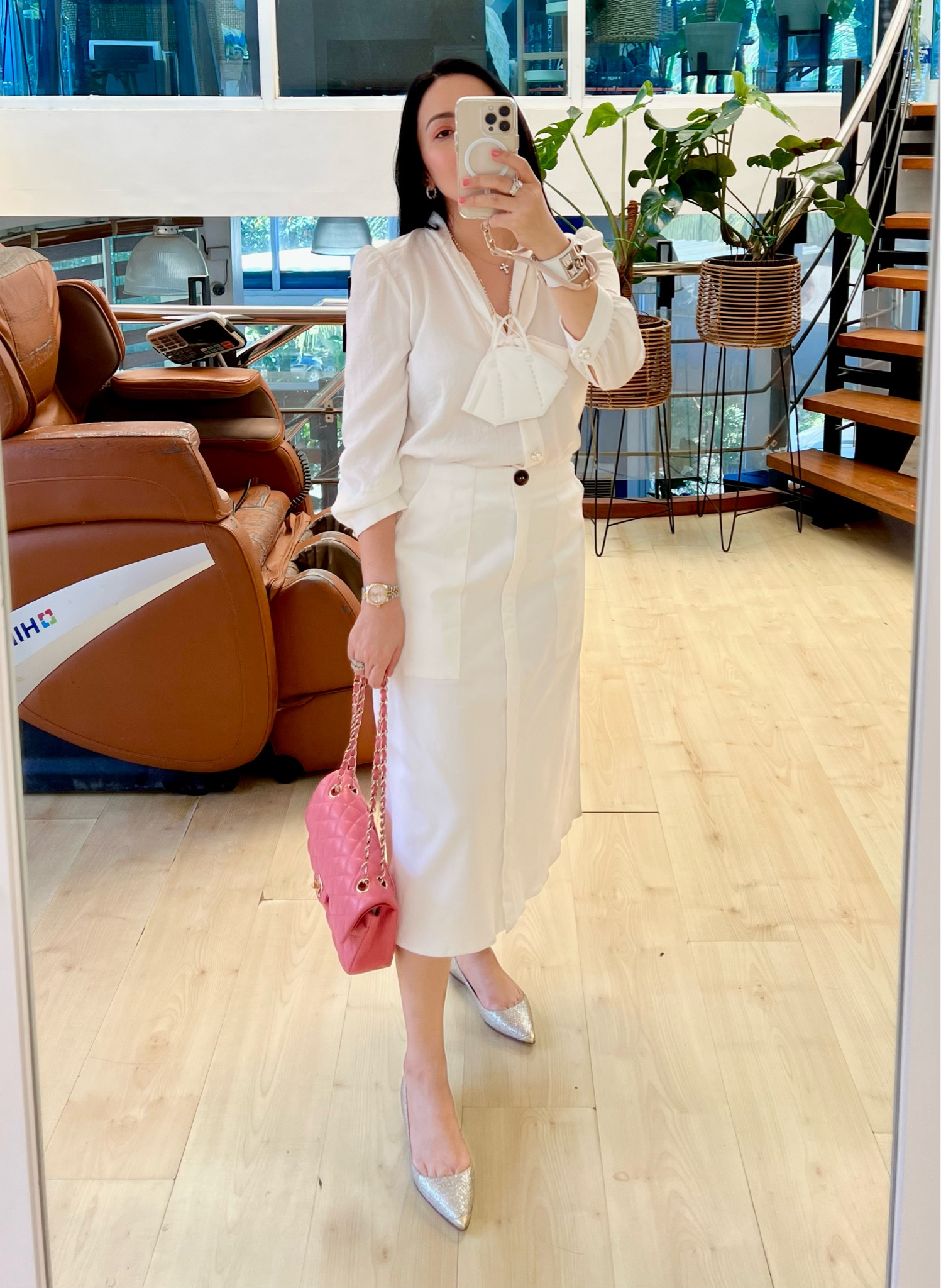 All white casual wear with a pop of pink 

#LTKSeasonal #LTKFind