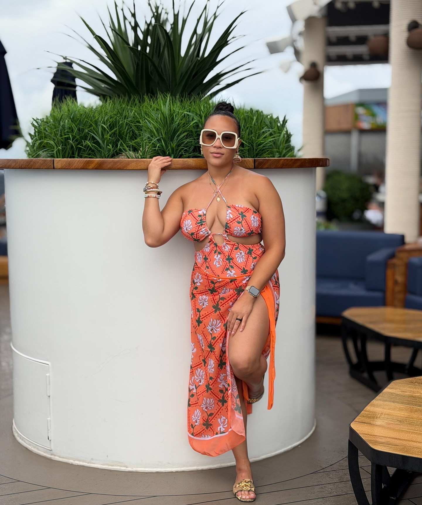 Somewhere 🌴

@amazon - Swimsuit and Cover-Up 
@amazonfashion 
@sunglasshut @gucci - Sunglasses 😎