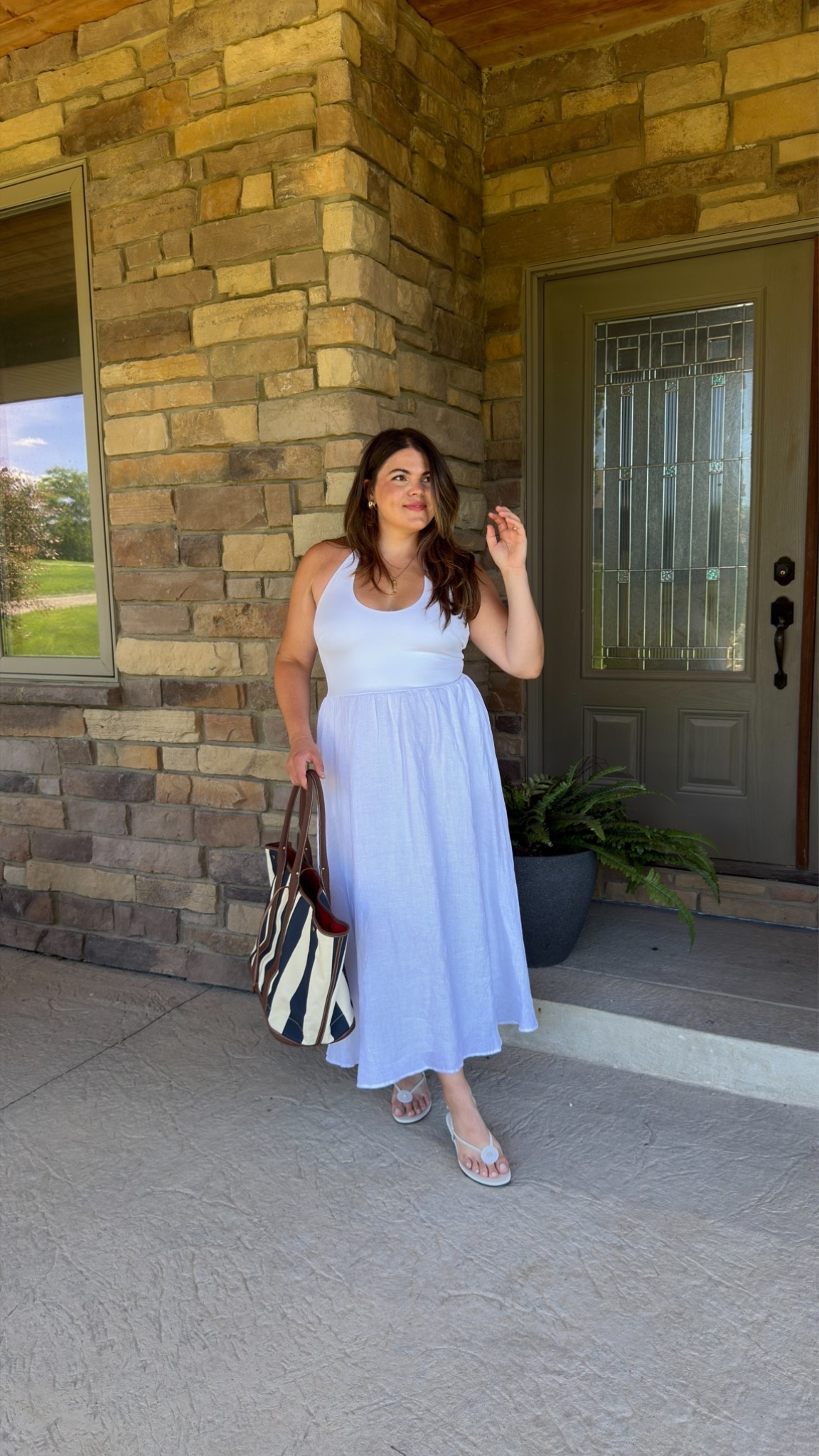 What I’m packing for dinner by the lake this weekend! Love how versatile this @jcrew dress is (I could wear it for just about any occasion) and it’s such a timeless style. 

Wearing size large!

@jcrew #injcrew #ad