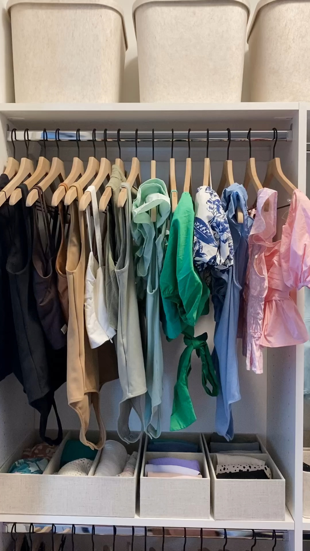 The best wooden hangers for an organized modern closet🤍

#LTKmomlife #LTKHome