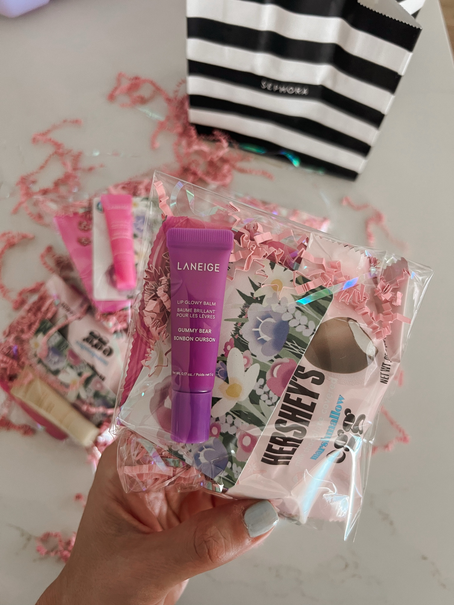 Need a mini Easter gift for a bestie, niece or teacher?! Grab this Laneige mini set at Sephora (found it at my local Kohls), a couple Starbucks gift cards and some pretty Easter candy. Throw it in a clear bag with some Easter grass and Voilà 🐰🐰🐰 