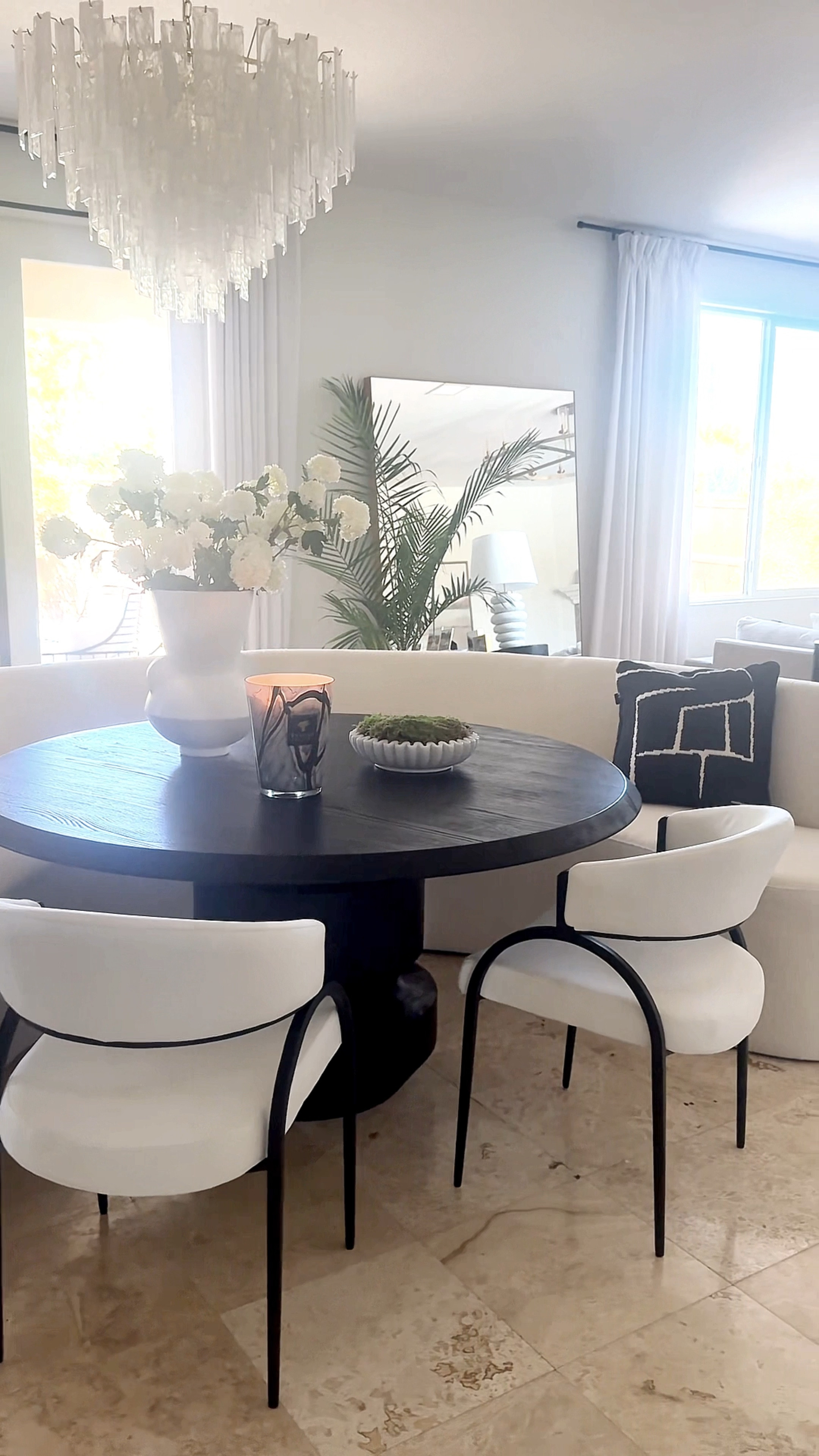 Breakfast nook but make it chic 🖤🤍

#diningbanquette #breakfastnook #moderndining #diningroom #diningtable #moderndining

#LTKHome