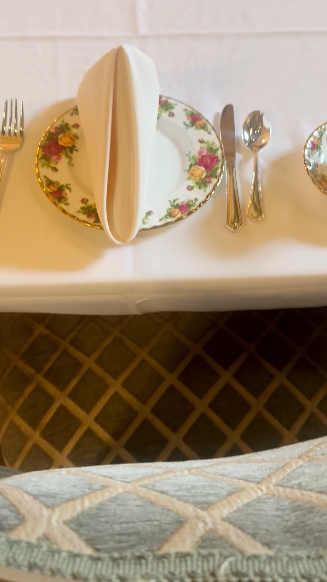 Morning tea time — there’s an undeniable charm in a white tablecloth.
#MorningRitual #WhiteTablecloth #QuietMoments #TimelessStyle

#LTKGiftGuide #LTKdayinmylife #LTKHome