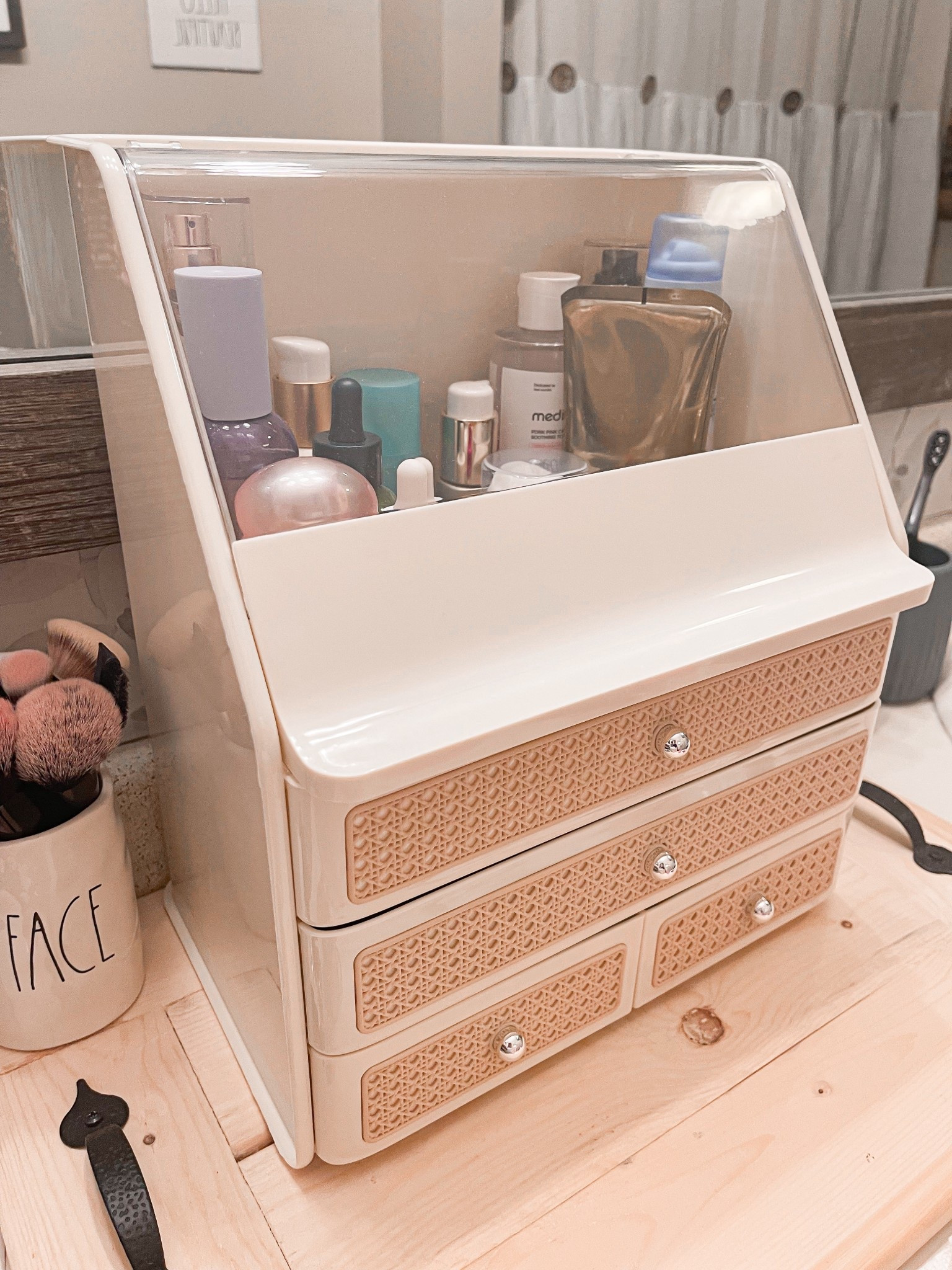 A little vanity update. 🧖🏻‍♀️ 
I am loving this little organizer for all of my favorite products.  ✨ 

#LTKBeauty #LTKHome #LTKselfcare