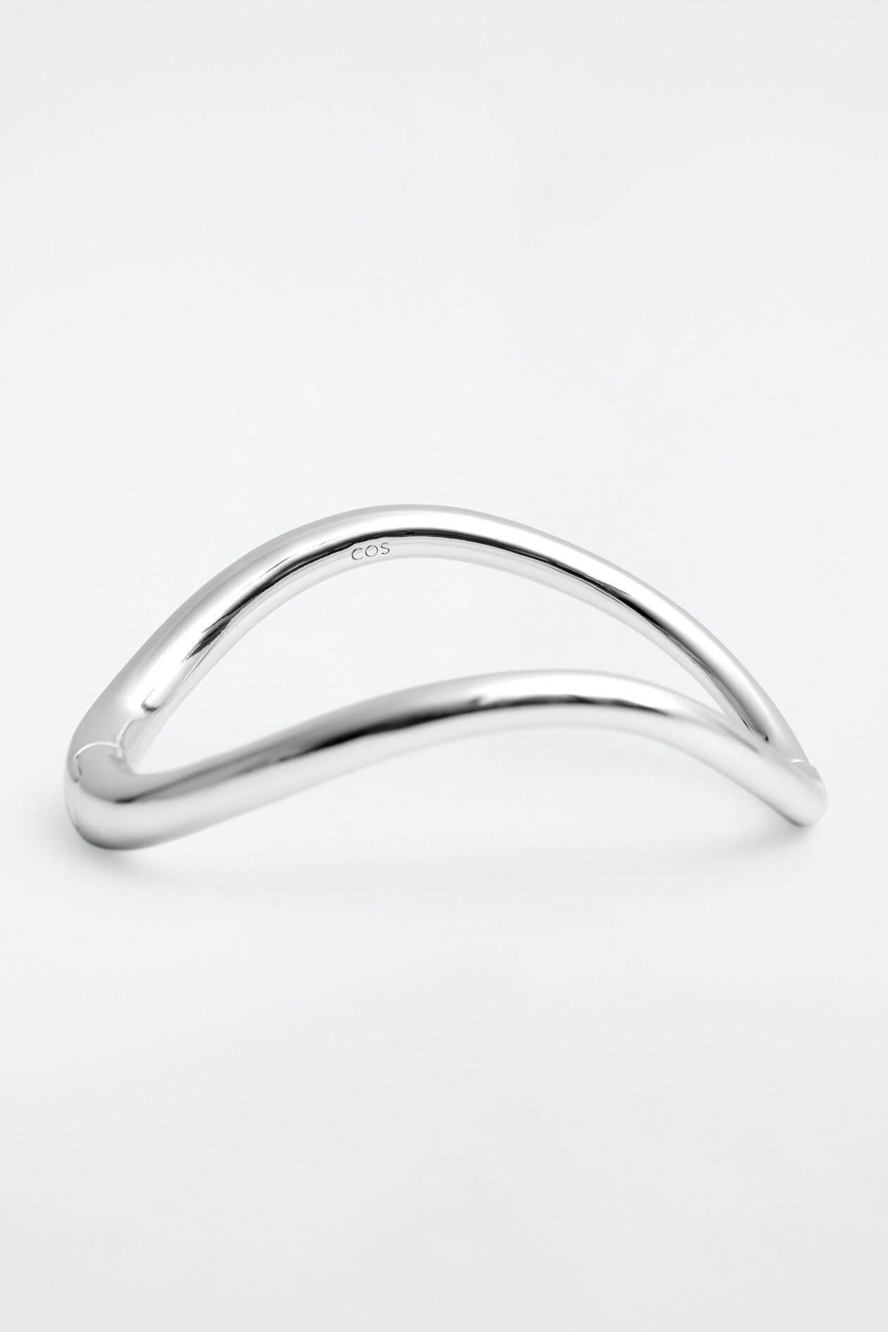 CURVED HINGED BANGLE - SILVER | COS UK