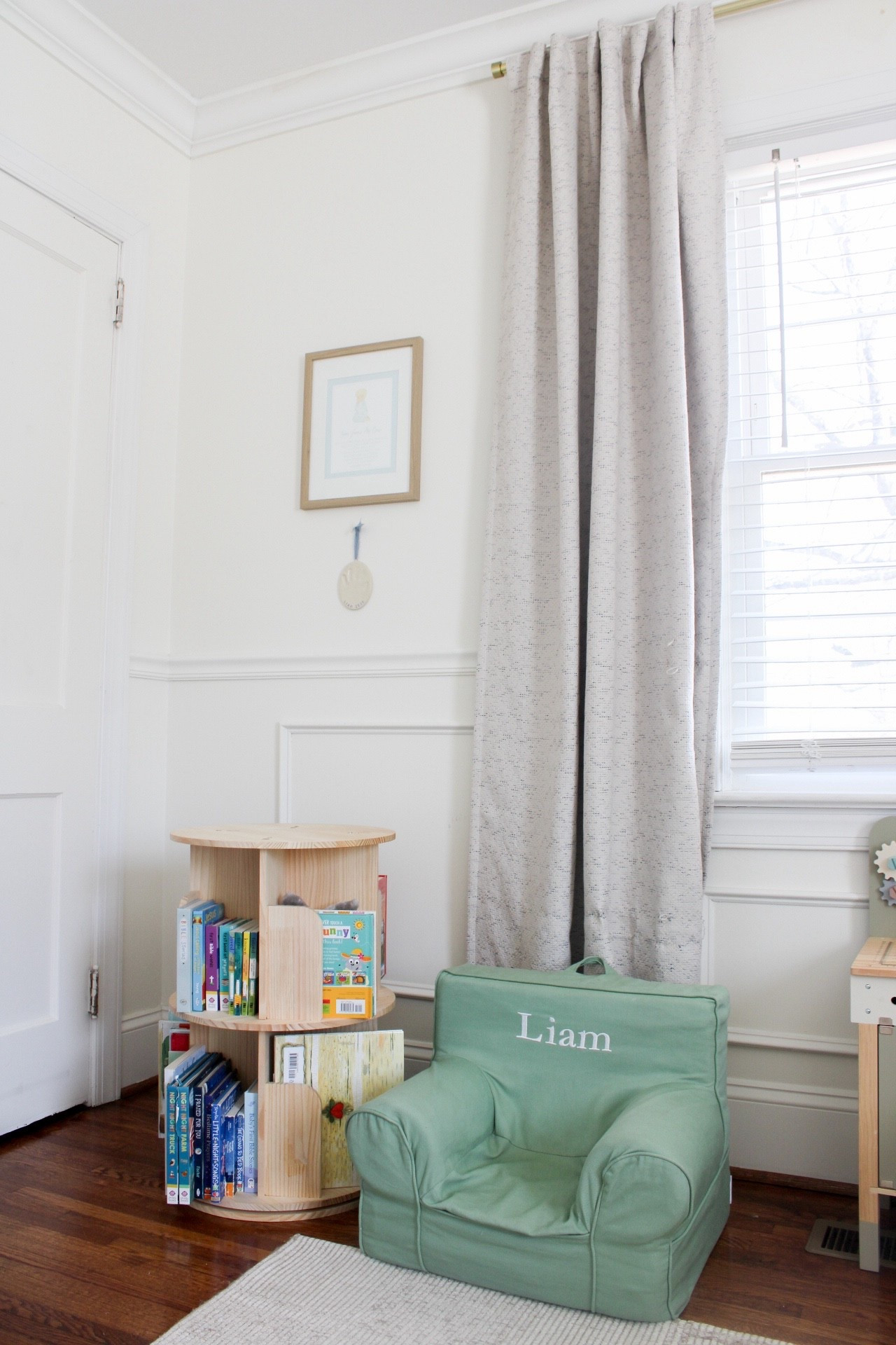 A little reading corner in Liam’s room! 🧸 I ordered this book shelf from Amazon and love how many books it can hold!

#LTKKids #LTKmomlife #LTKBaby