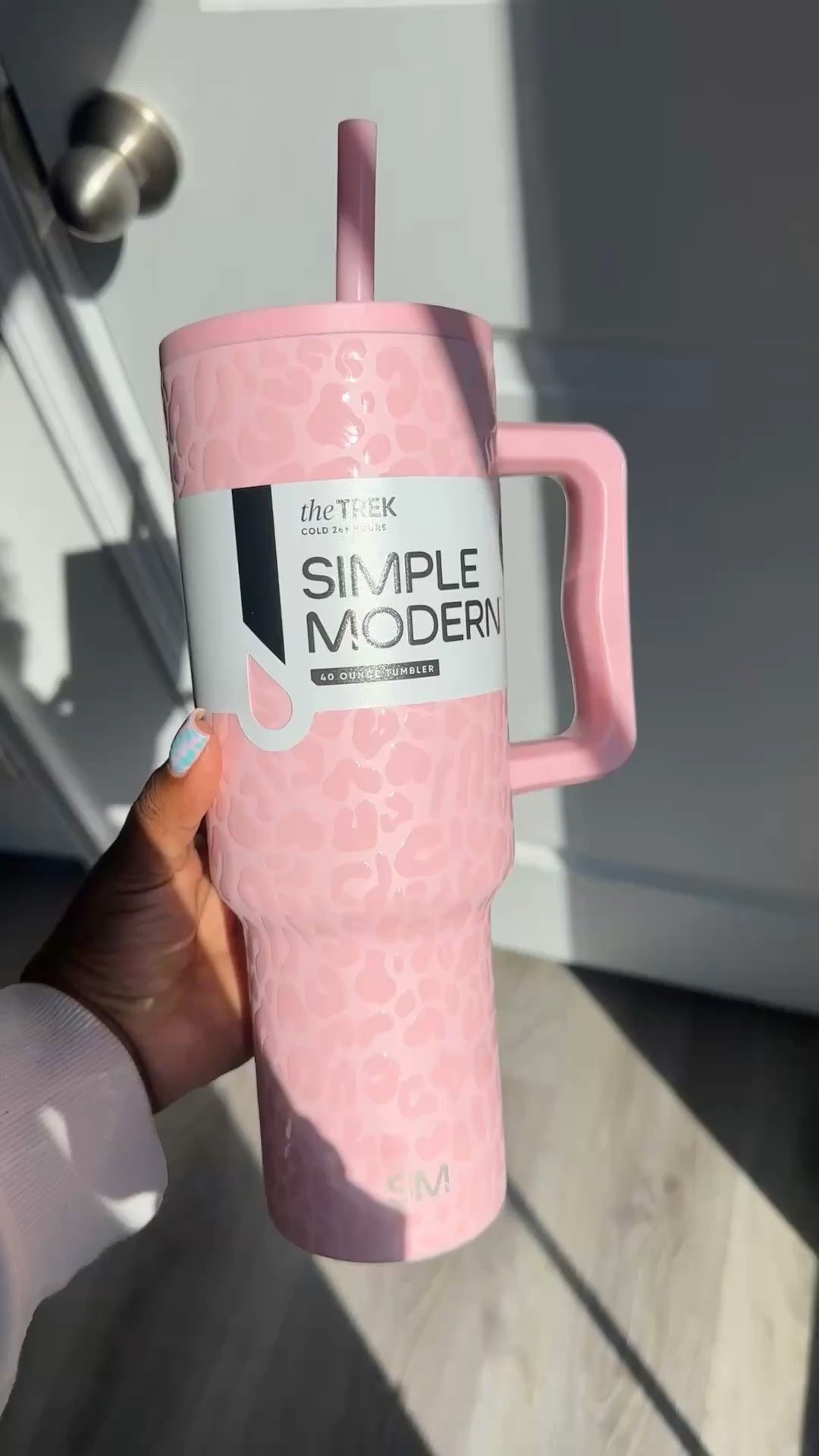 My new emotional support water bottle 💕🤩 #simplemodern