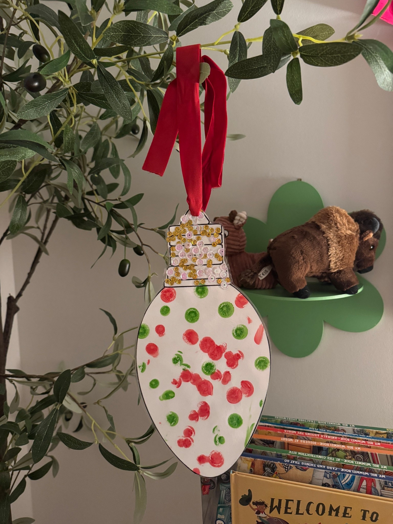 Things I keep in our craft closet for my toddler  