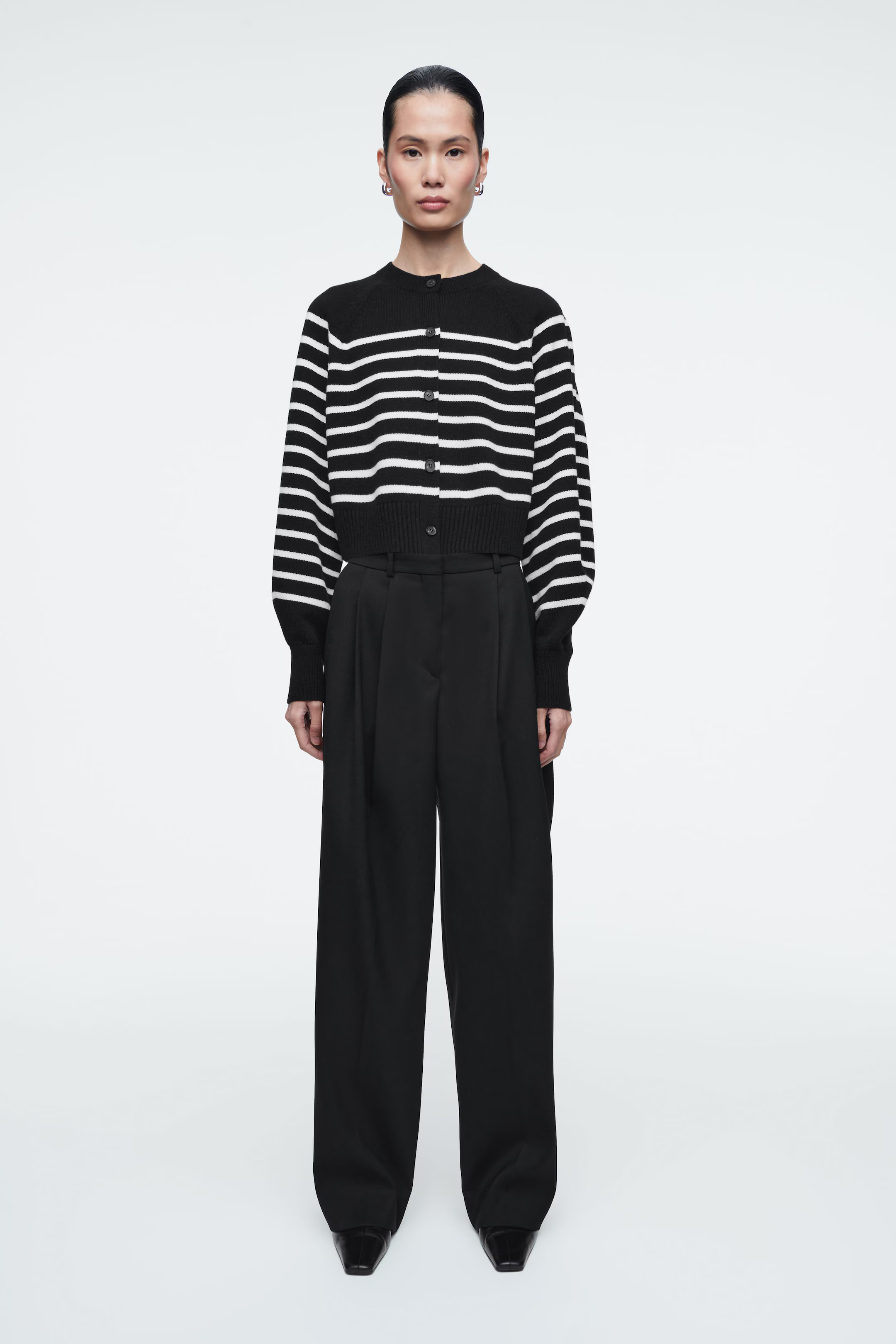 CROPPED WOOL CARDIGAN - BLACK / WHITE / STRIPED | COS | COS (EU)
