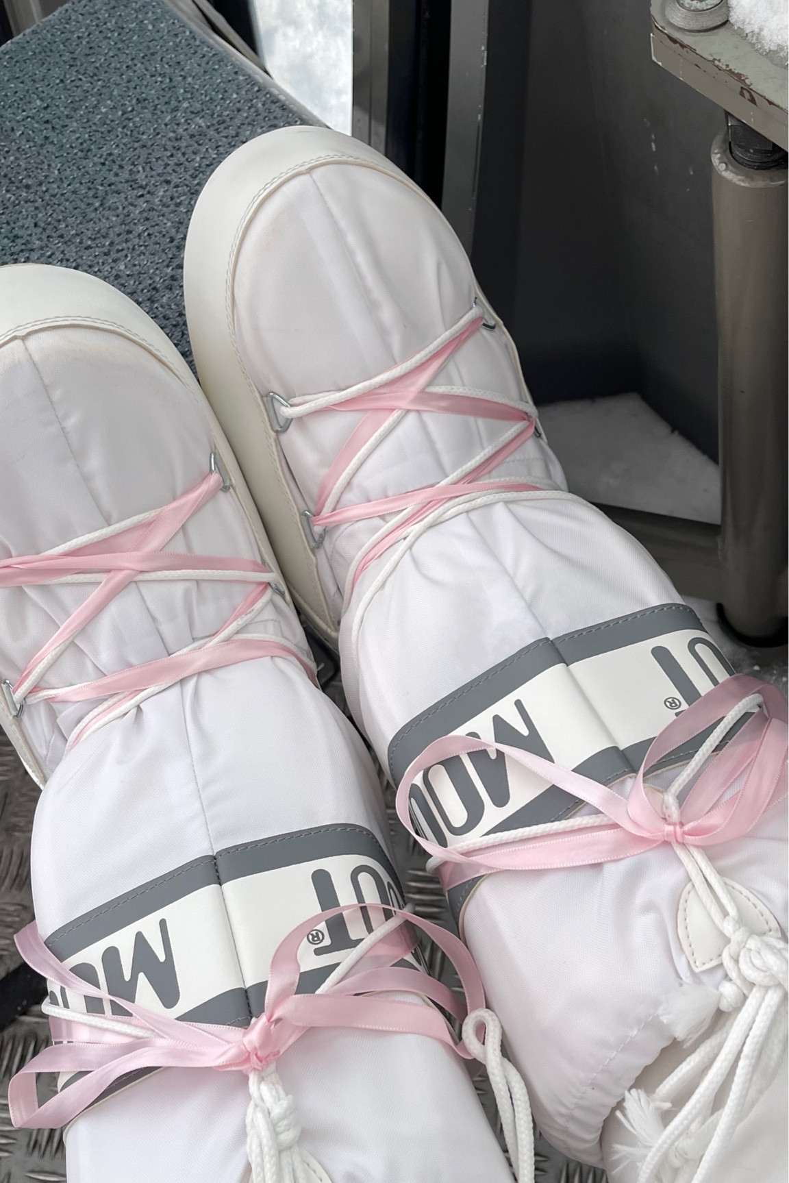 moonboots with ribbon on them are in🎀🧸🤍❄️

#LTKSeasonal