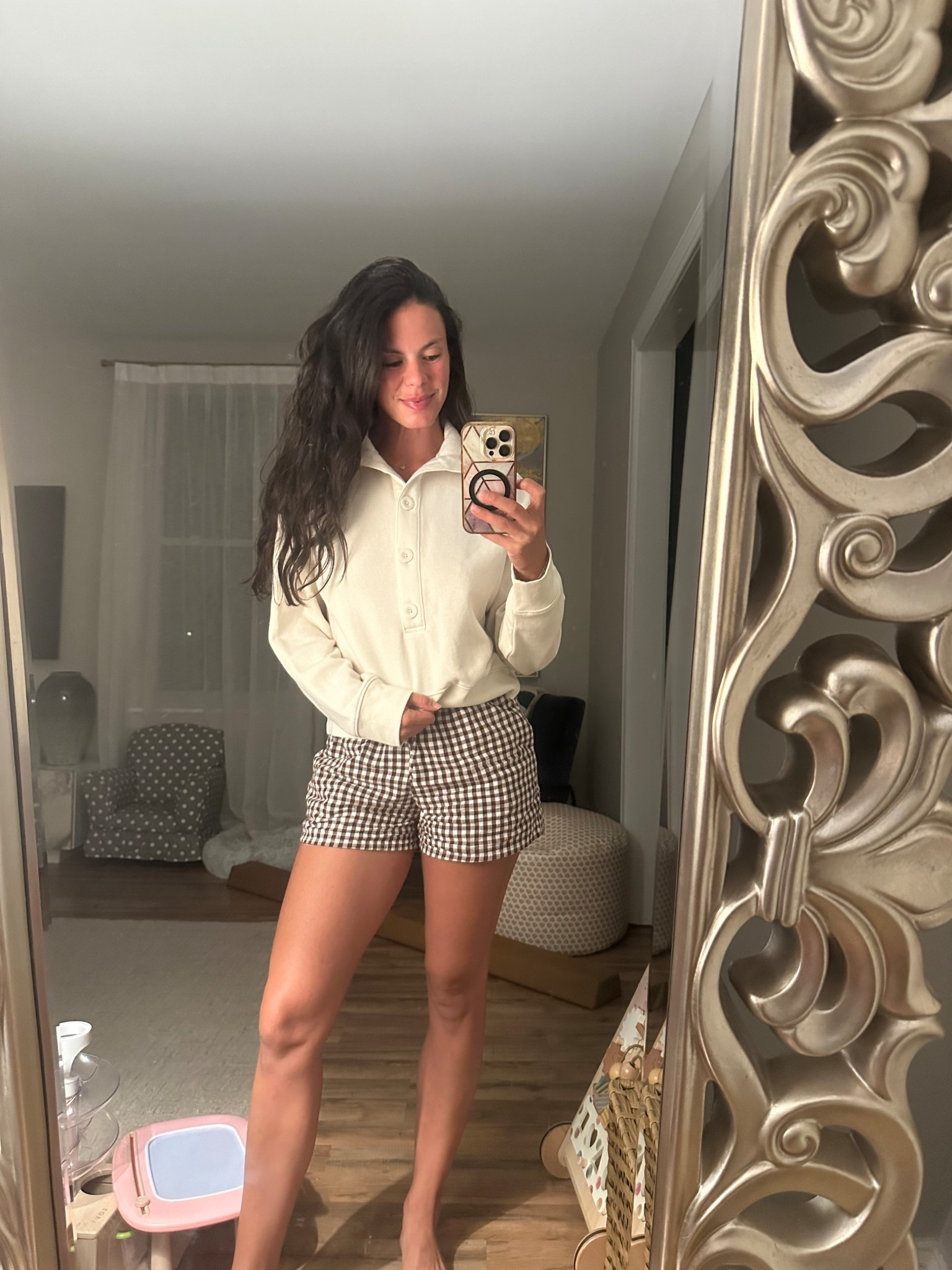 The coziest, cutest sweatshirt!

Wearing size extra small in both the sweatshirt and shorts  (125 lbs 5’3)