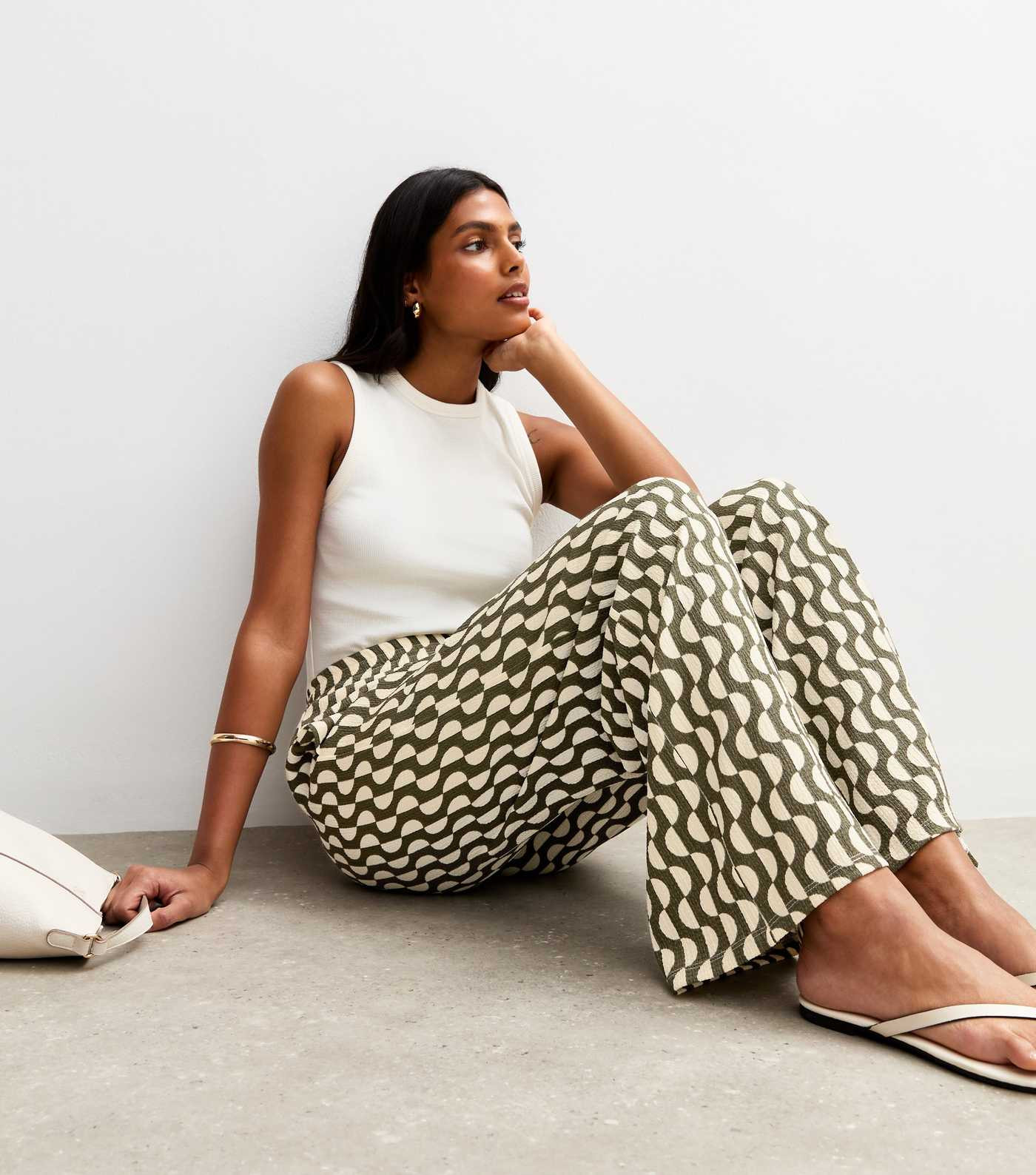 Green Geometric Print Textured Wide Leg Trousers | New Look | New Look (UK)