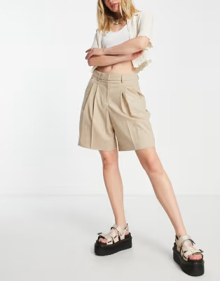 JJXX relaxed tailored pleat shorts in beige - BEIGE | ASOS (Global)