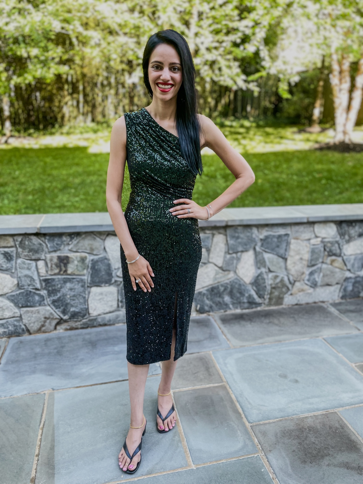 One shoulder sequin dress 

#LTKParties #LTKStyleTip