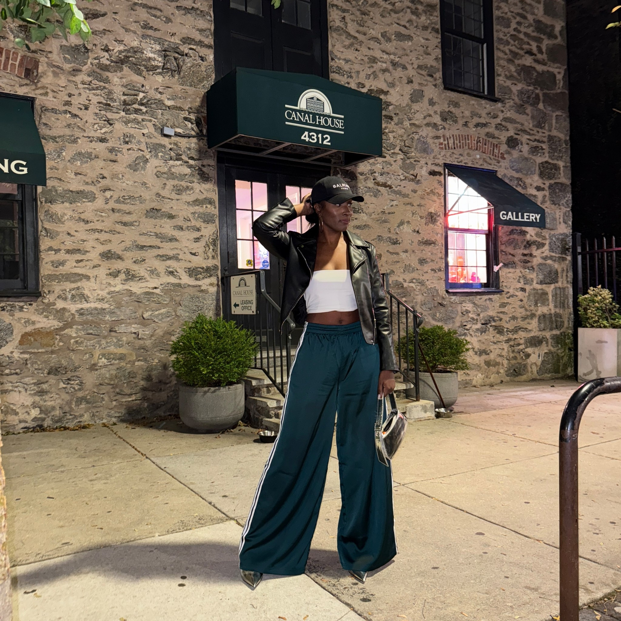 So obsessed with these adidas pants I got them in green 💚

Size:8

#adidas #chicoutfit #outfitidea


#LTKFindsUnder100 #LTKStyleTip #LTKTall