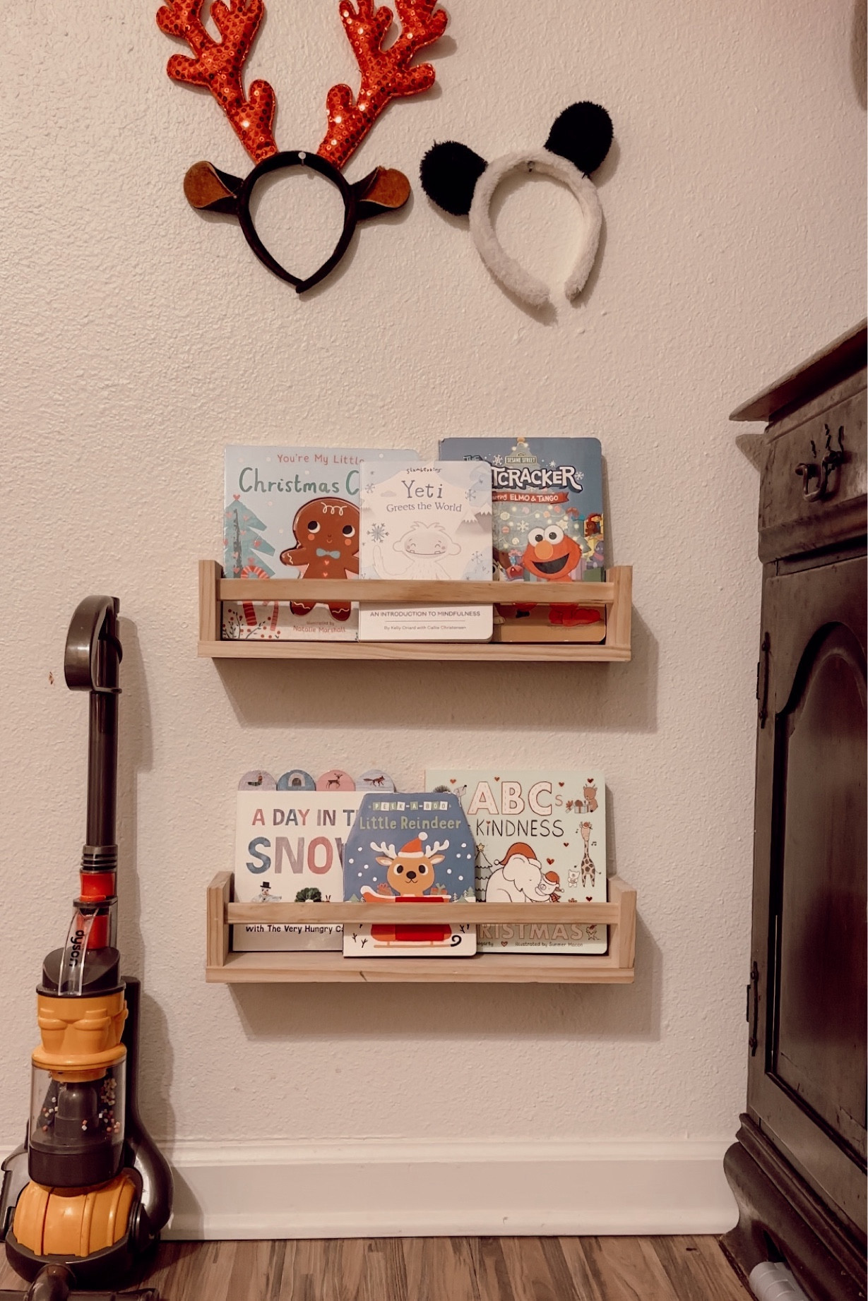 22 Month old toddler twin boys weekly playroom rotation - toddler bookshelf - Christmass

#LTKHoliday #LTKGiftGuide #LTKkids