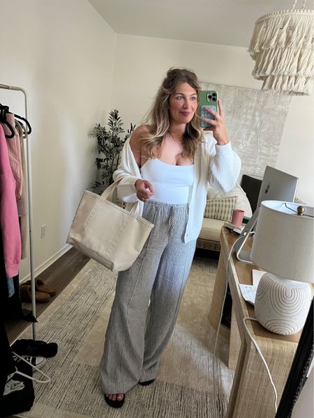 My easy spring outfit of the day! Still loving these linen target pants!

#LTKitbag #LTKstyletip