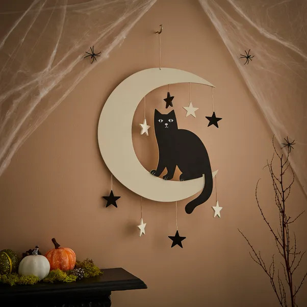 Wooden Cat and Moon Wreath | Dunelm