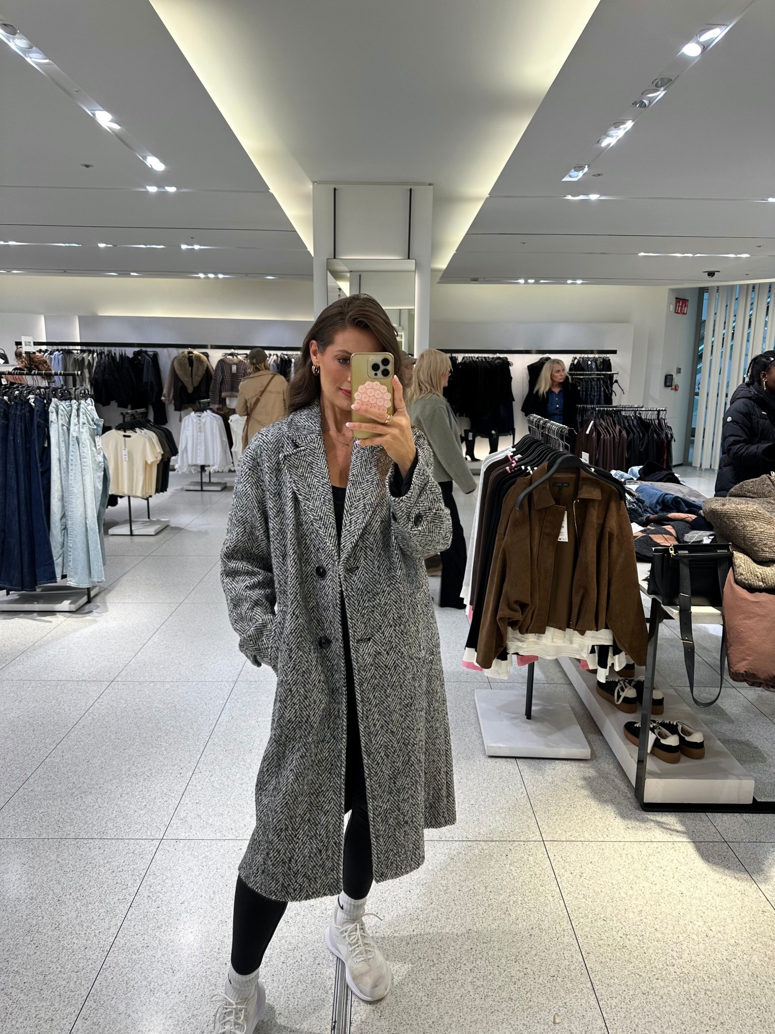 The perfect herringbone coat 