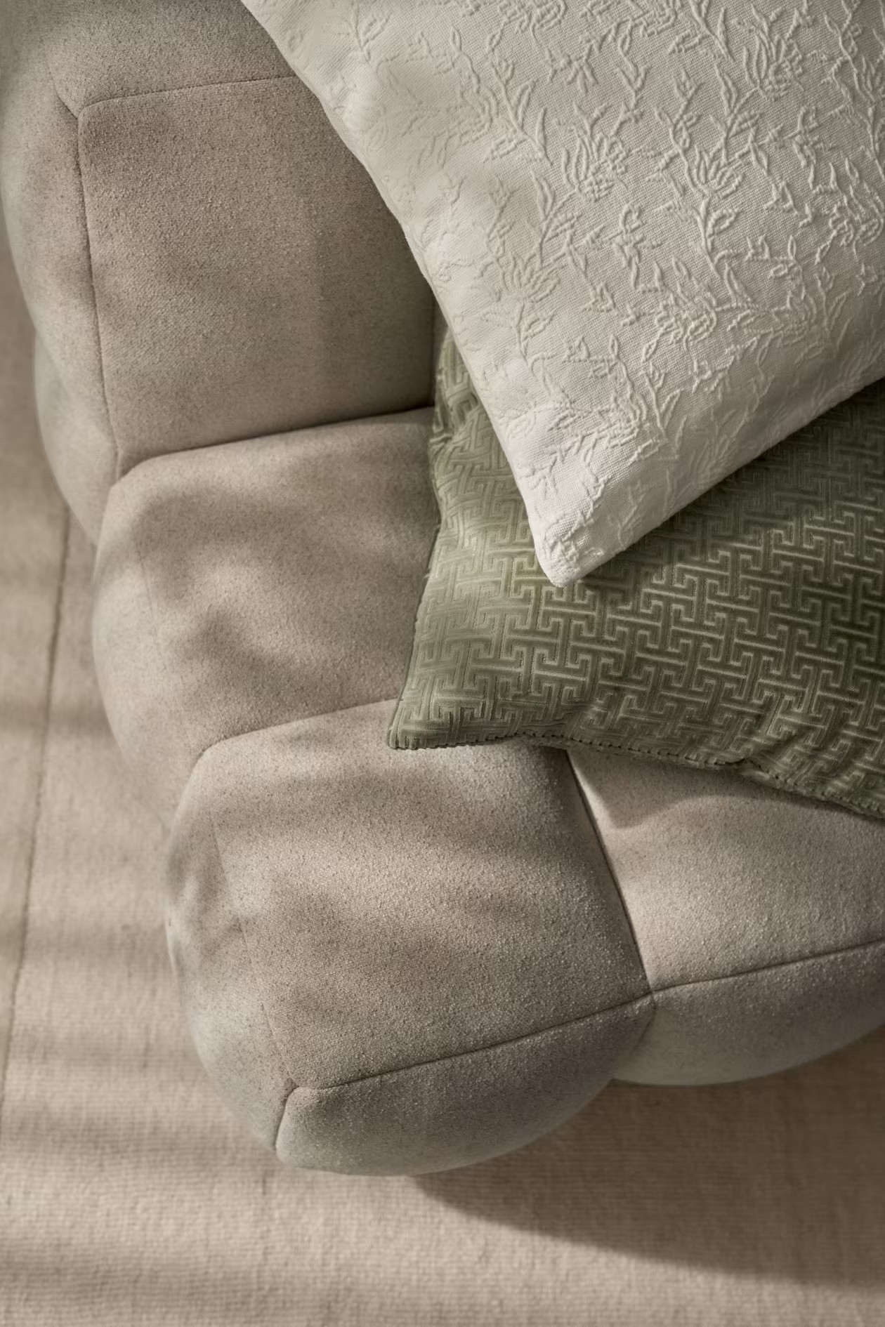 Patterned cushion cover - Light dusty green/Patterned - Home All | H&M GB | H&M (UK, MY, IN, SG, PH, TW, HK)