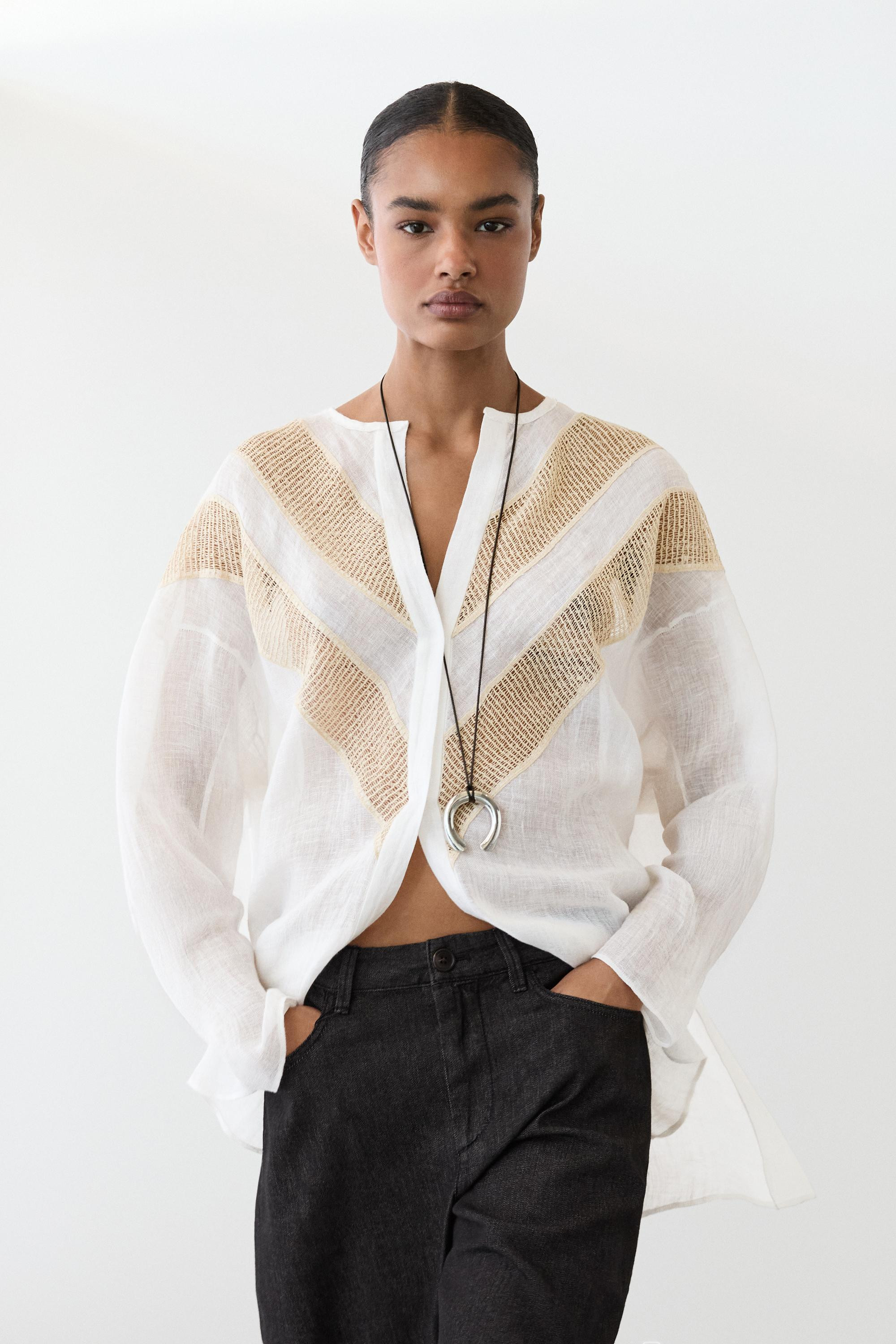 NEU AUSSEHEN ANSEHEN
Fließendes Hemd mit Applikationsdetail aus Leinenmischgewebe

 90 €  Farb... | Massimo Dutti DE