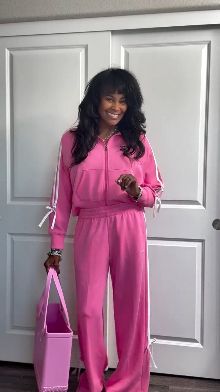 Hey Sunshines, let’s get dressed! GRWM as a Volleyball Mom. 

Yall, on volleyball game days, I still want to be comfy but keep it cute. #kgotthescoop 

I know you will love these two colors of this fun sweatsuit too. I love the bows 🎀🎀🎀🎀
 
This one is for all my mamas who want to look  good but have things to do! 

If you want the link to this just comment with 🎀🎀🎀 and I will send it to ya! #ootd #volleyballmom #grwm