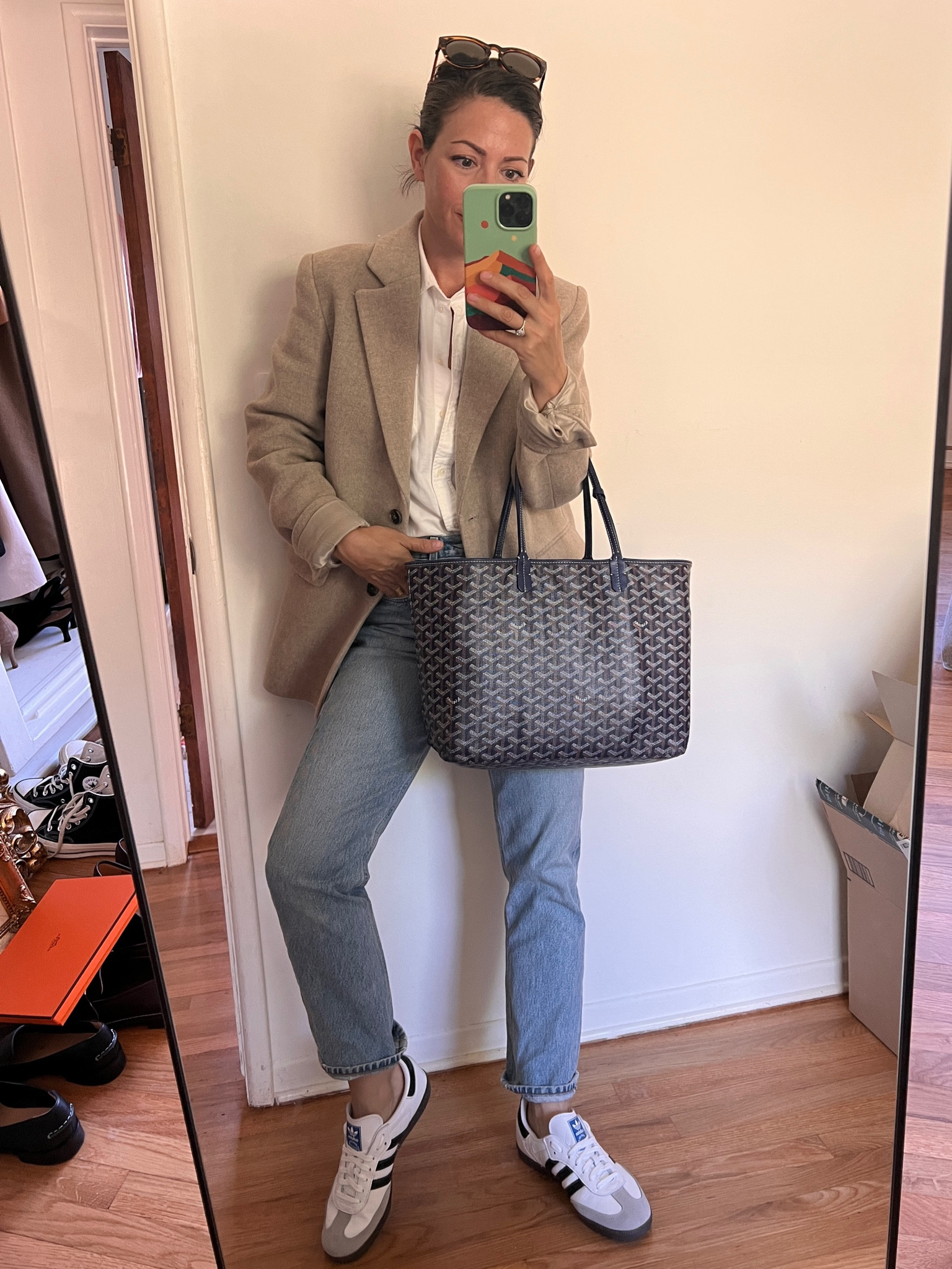 Casual chic outfit for eating out - Agolde cropped jeans in a light wash, Adidas Samba, oversized wool blazer in a taupe, white shirt and my Goyard Saint-Louis tote in blue.

Shirt, jeans, sneakers & bag are all secondhand finds - when something is on my wishlist, I always check all the preloved platforms first. 

Blazer: & other stories
Shirt: Sezane
Jeans: Agolde
Sneakers: Adidas Samba
Bag: Goyard



#LTKSeasonal #LTKshoecrush #LTKstyletip