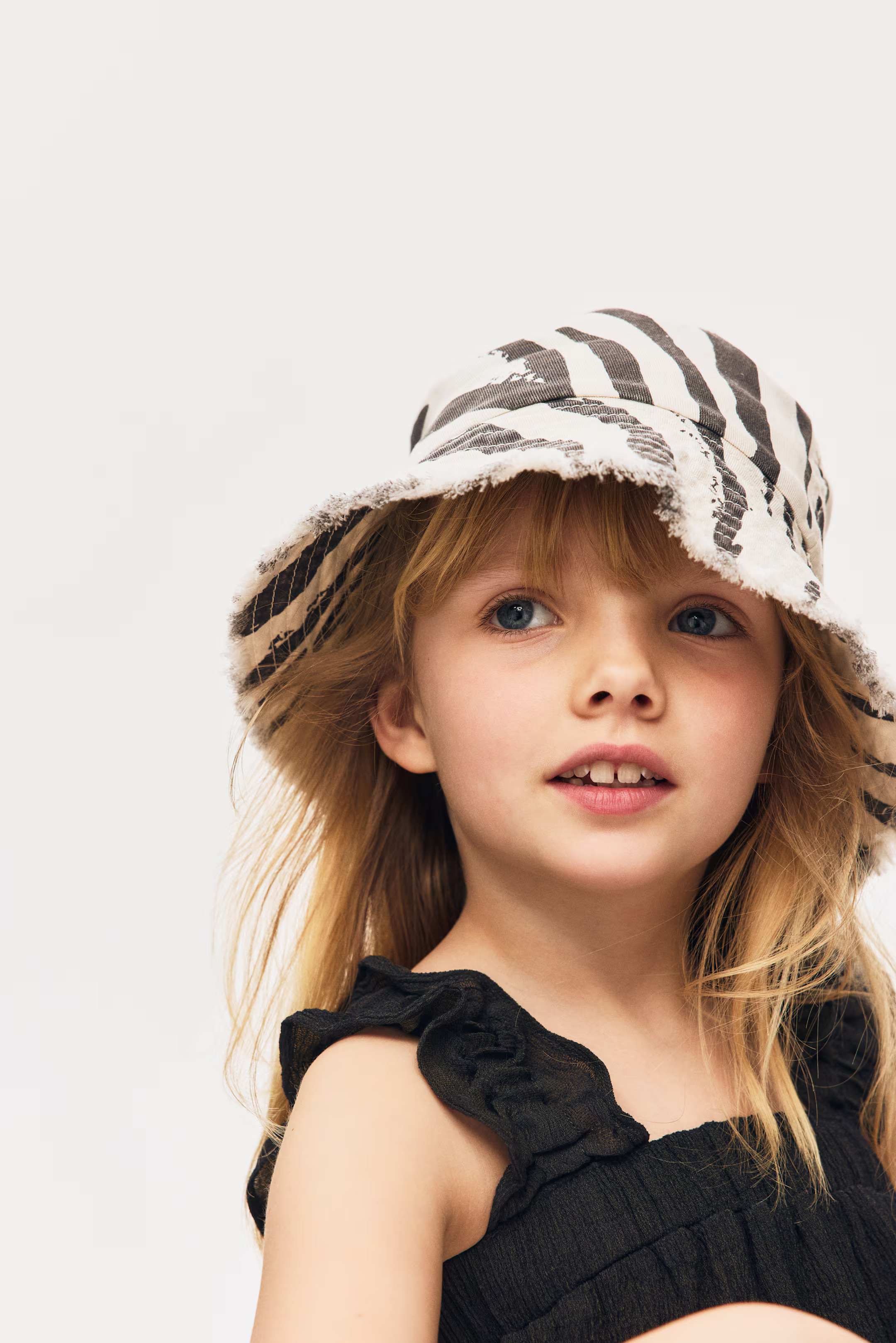 Frayed Bucket Hat | H&M (US + CA)