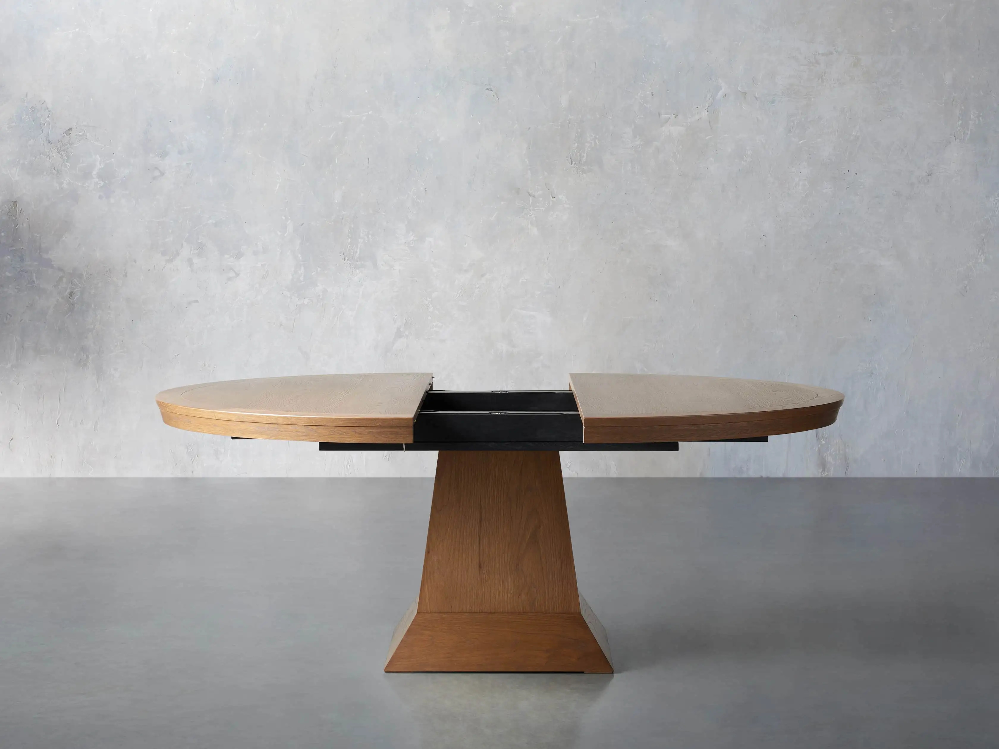 Leighton Dining Table | Arhaus