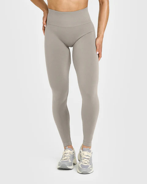 Effortless Seamless Leggings with White Logo 
 Warm Sand | Oner Active (UK / US)