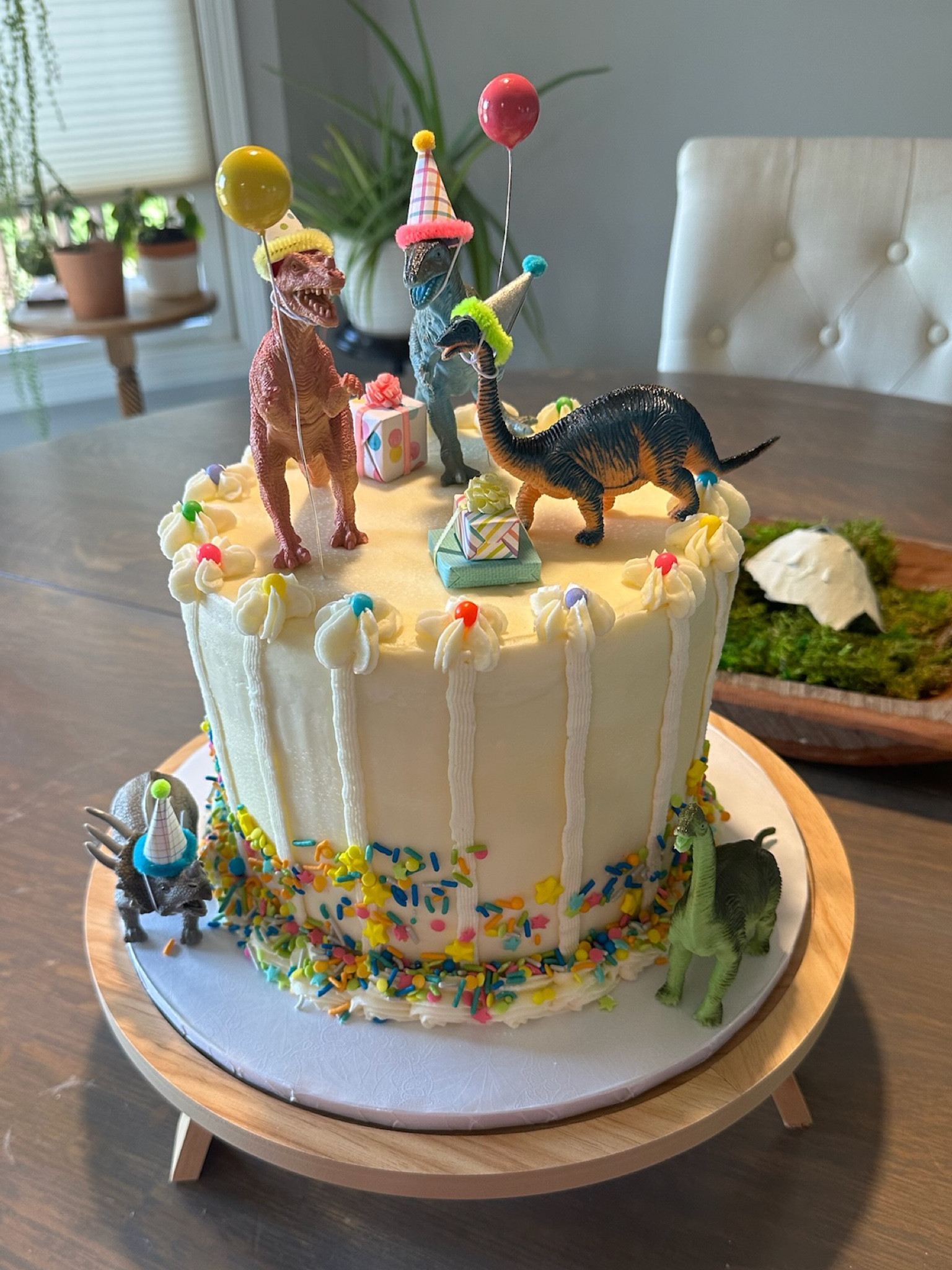 THREE-REX Birthday party theme!

Dinosaur party 
Birthday party cake 
Mini Party hats

#LTKSeasonal #LTKParties #LTKKids